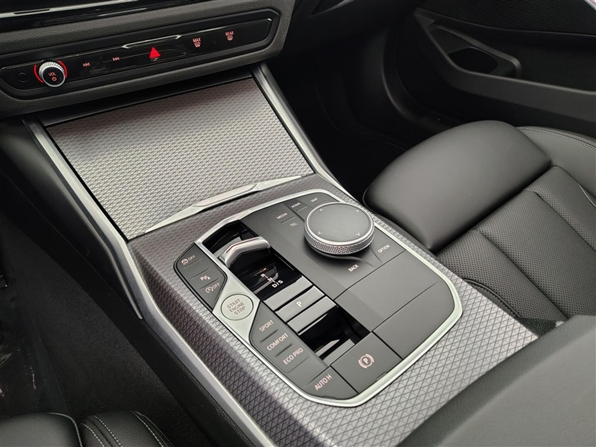 BMW 318 318iA OPF PACK M (2024) - Photo 12
