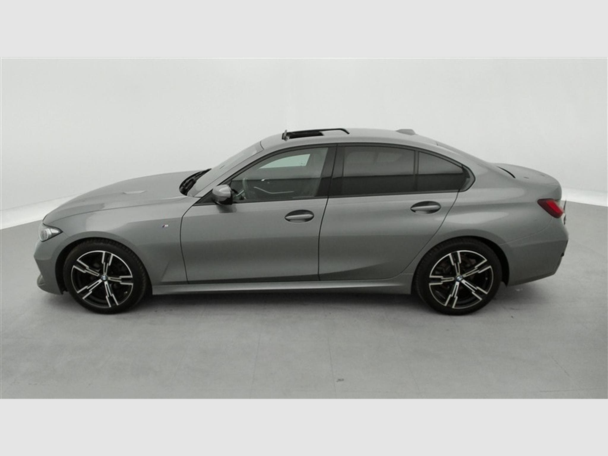 BMW 318 318iA OPF PACK M (2024) - Photo 3