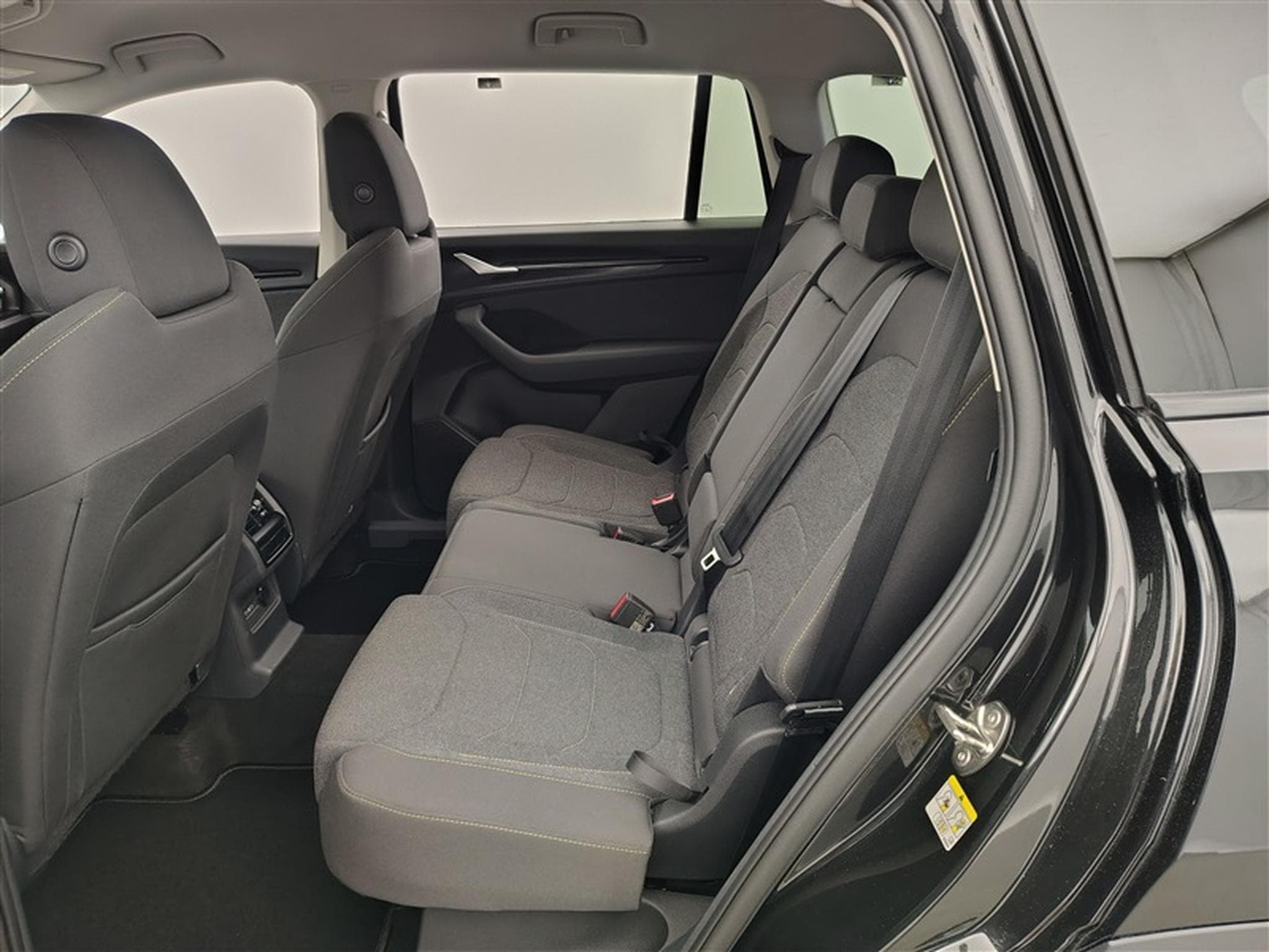 Skoda Kodiaq 1.5 TSI m-HEV 150Cv DSG Selection 7PL / CARPLAY / CAMERA (2025) - Photo 13
