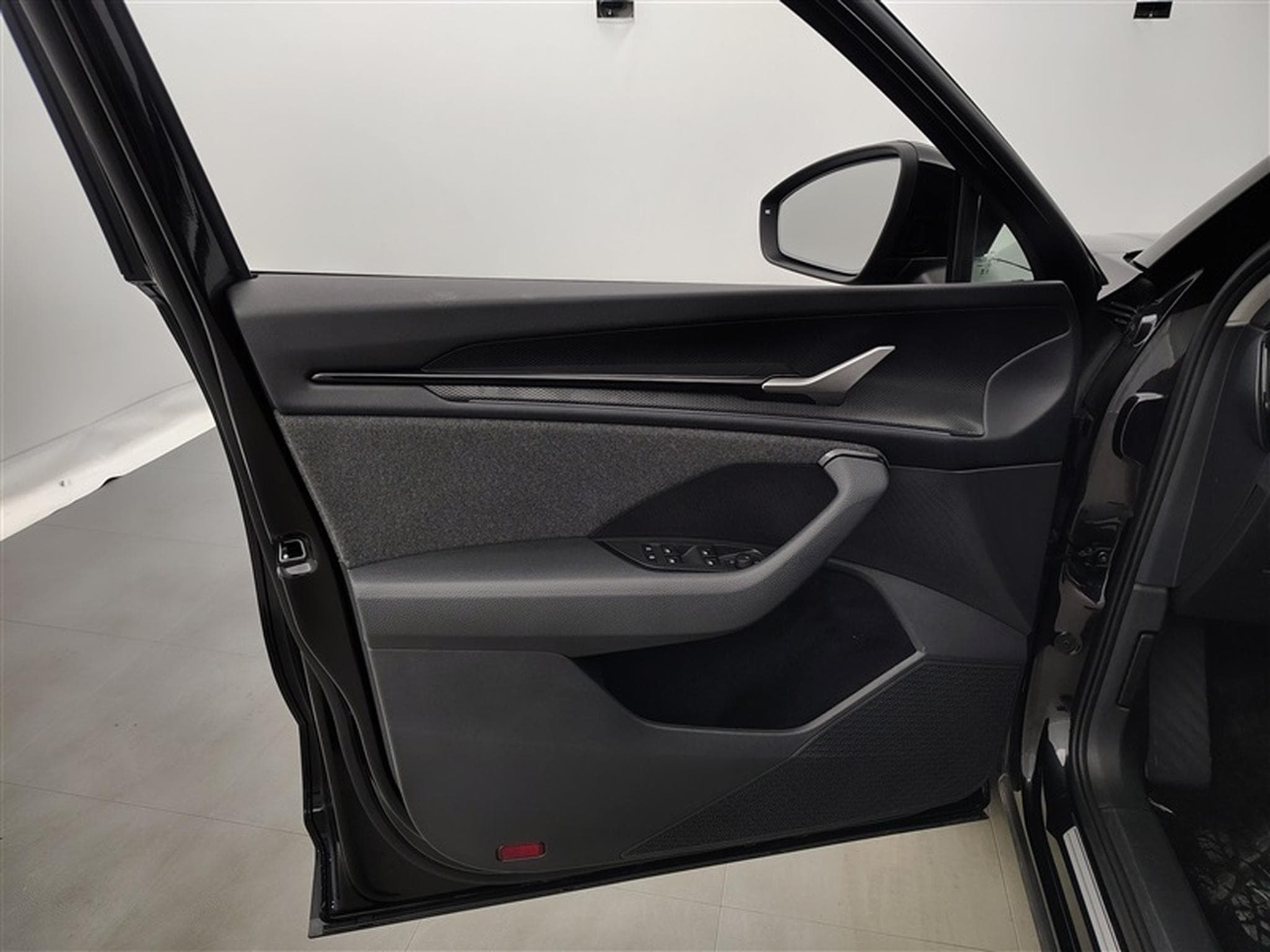 Skoda Kodiaq 1.5 TSI m-HEV 150Cv DSG Selection 7PL / CARPLAY / CAMERA (2025) - Photo 17