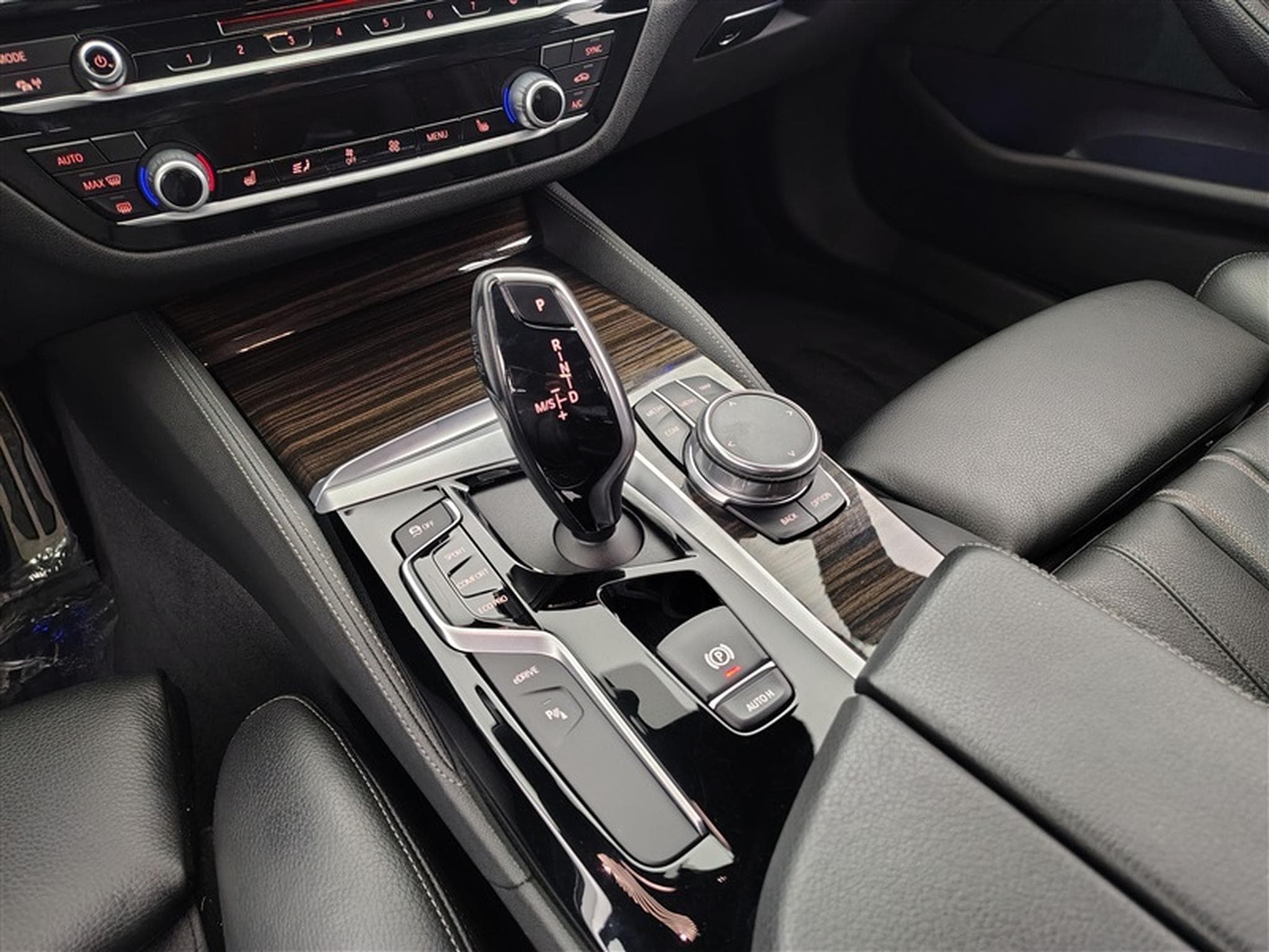 BMW 530 530eA PHEV Performance (2019) - Photo 12