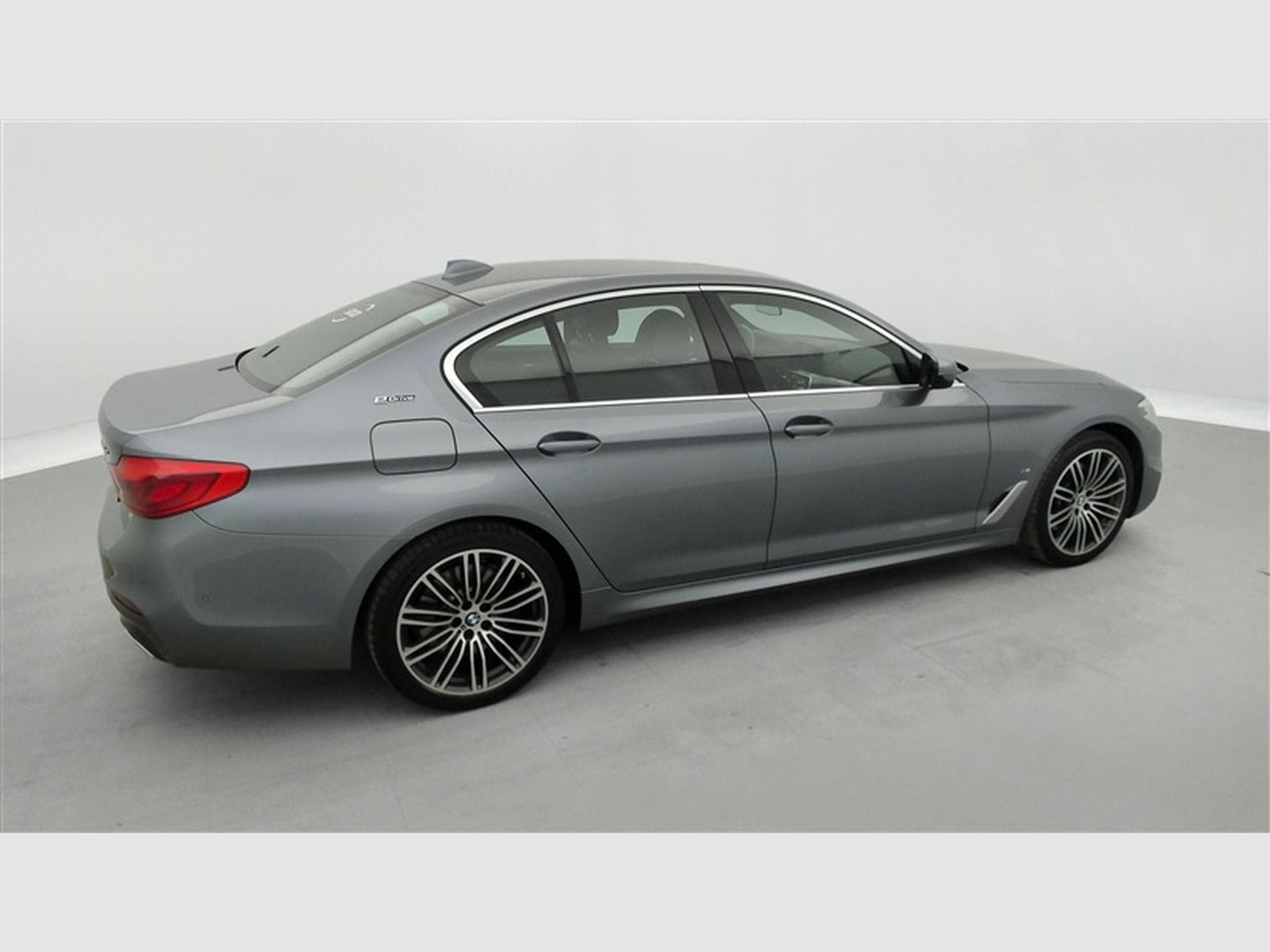 BMW 530 530eA PHEV Performance (2019) - Photo 24