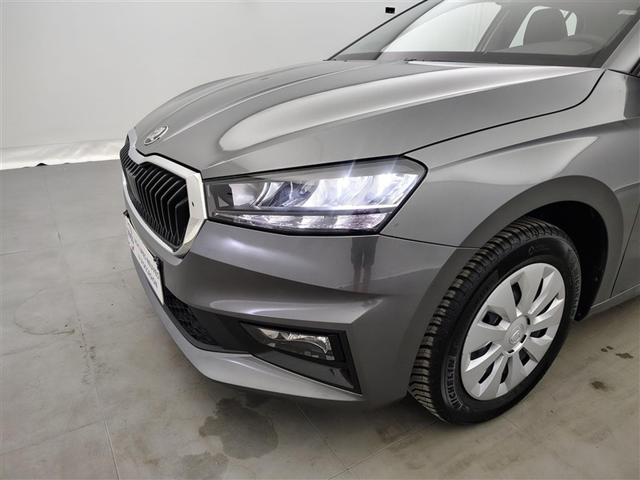 Skoda Fabia 1.0i Selection CARPLAY / FULL LED / KEYLESS / PDC AR (2026) - Photo 15