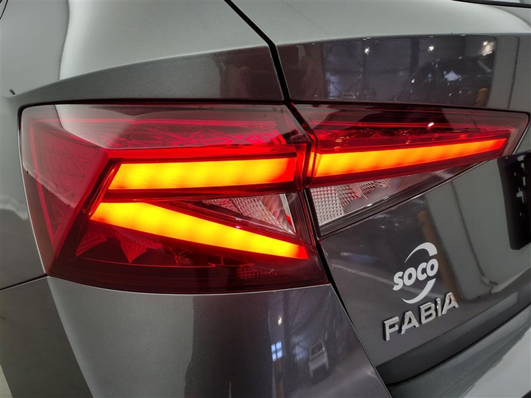 Skoda Fabia 1.0i Selection CARPLAY / FULL LED / KEYLESS / PDC AR (2026) - Photo 16