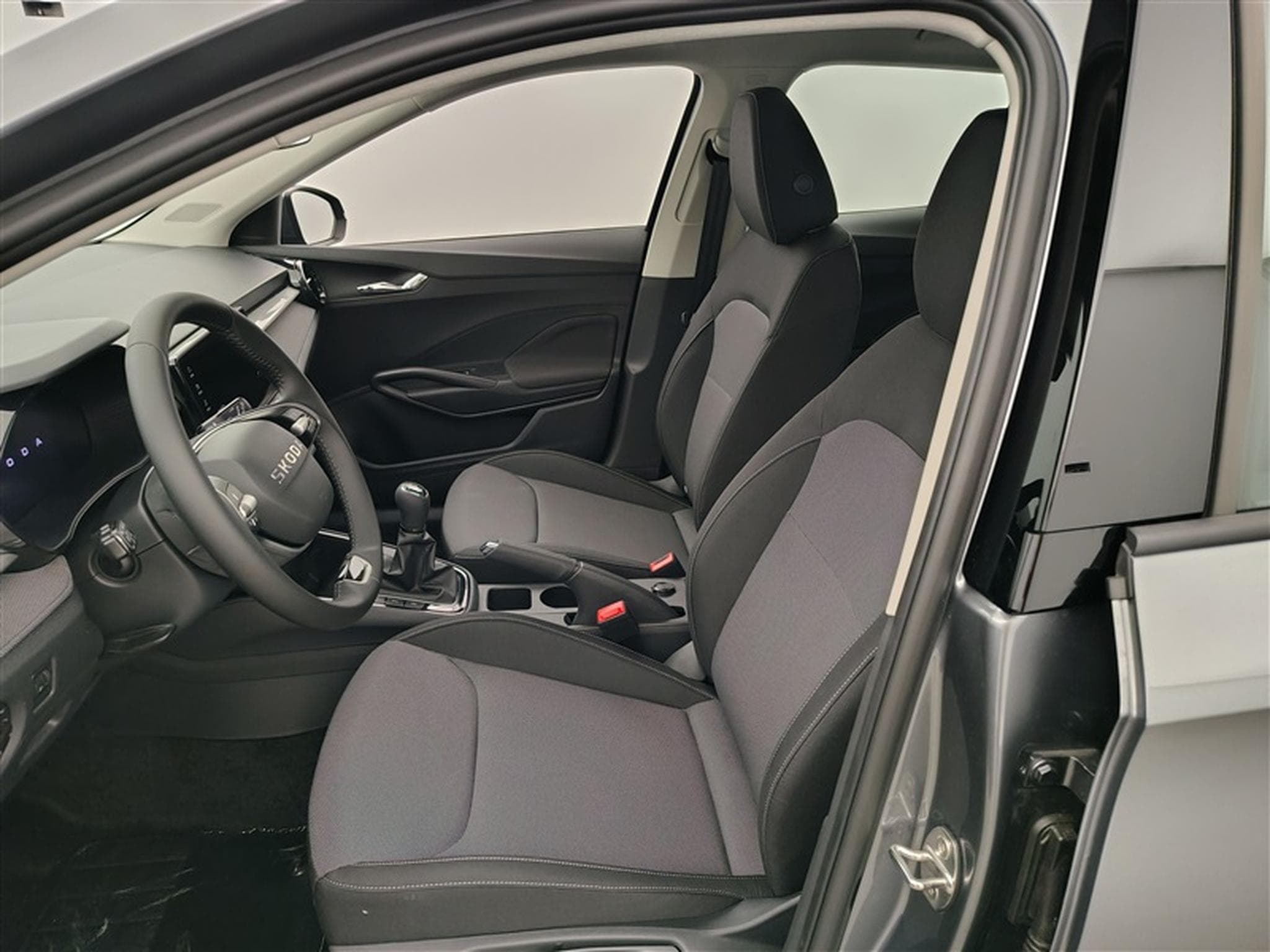 Skoda Fabia 1.0i Selection CARPLAY / FULL LED / KEYLESS / PDC AR (2026) - Photo 7