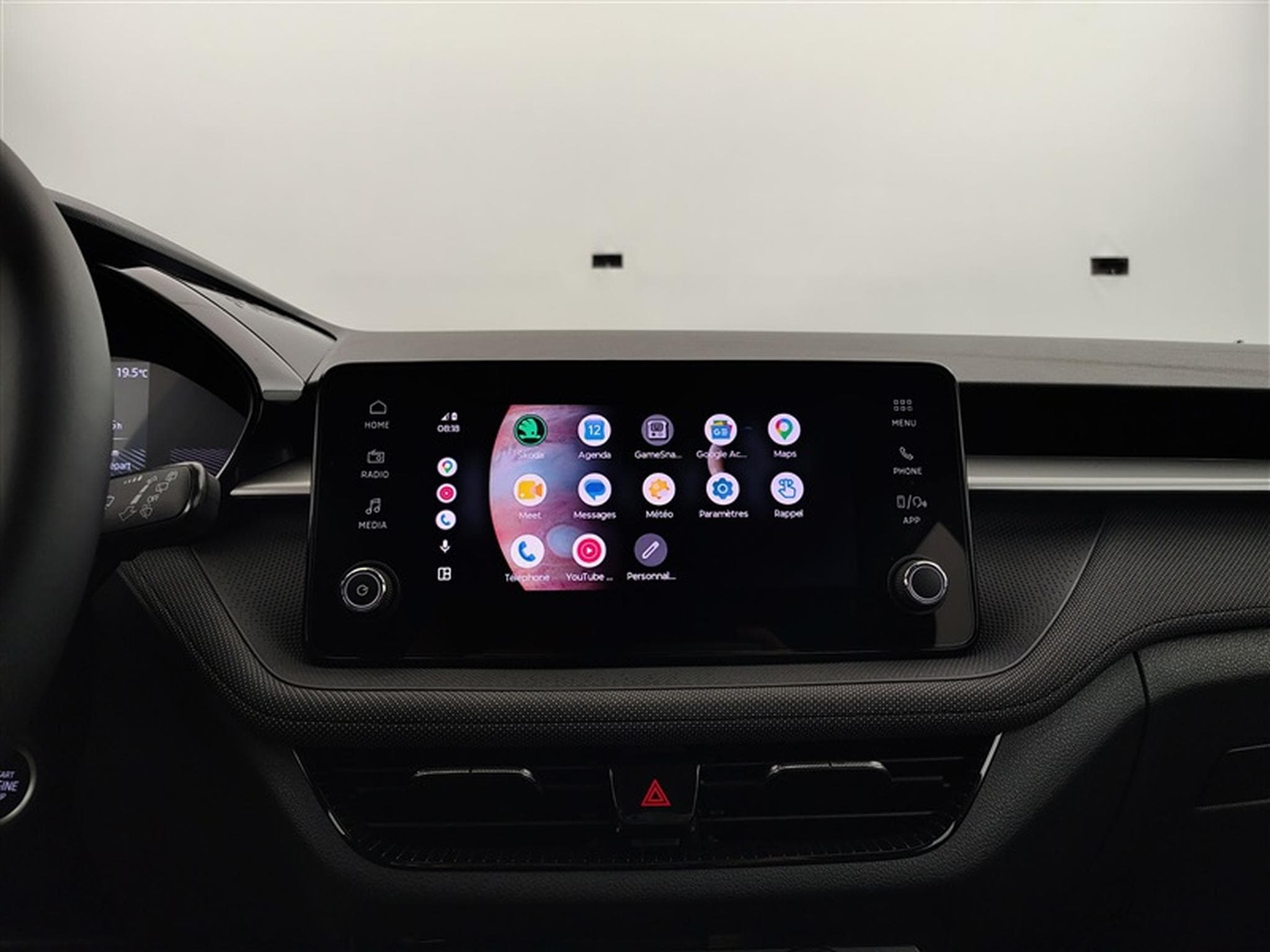 Skoda Fabia 1.0i Selection CARPLAY / FULL LED / KEYLESS / PDC AR (2026) - Photo 21