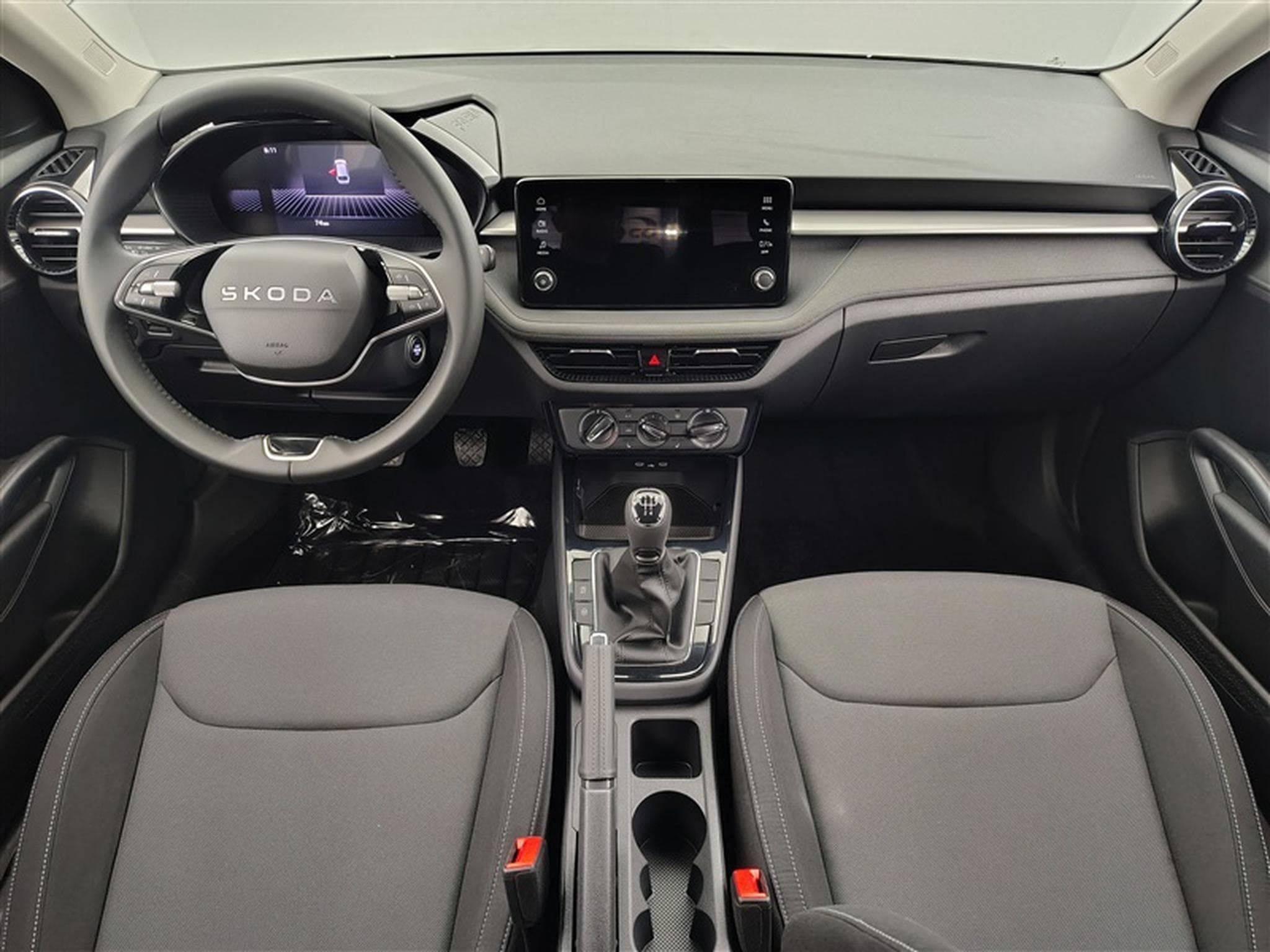 Skoda Fabia 1.0i Selection CARPLAY / FULL LED / KEYLESS / PDC AR (2026) - Photo 8