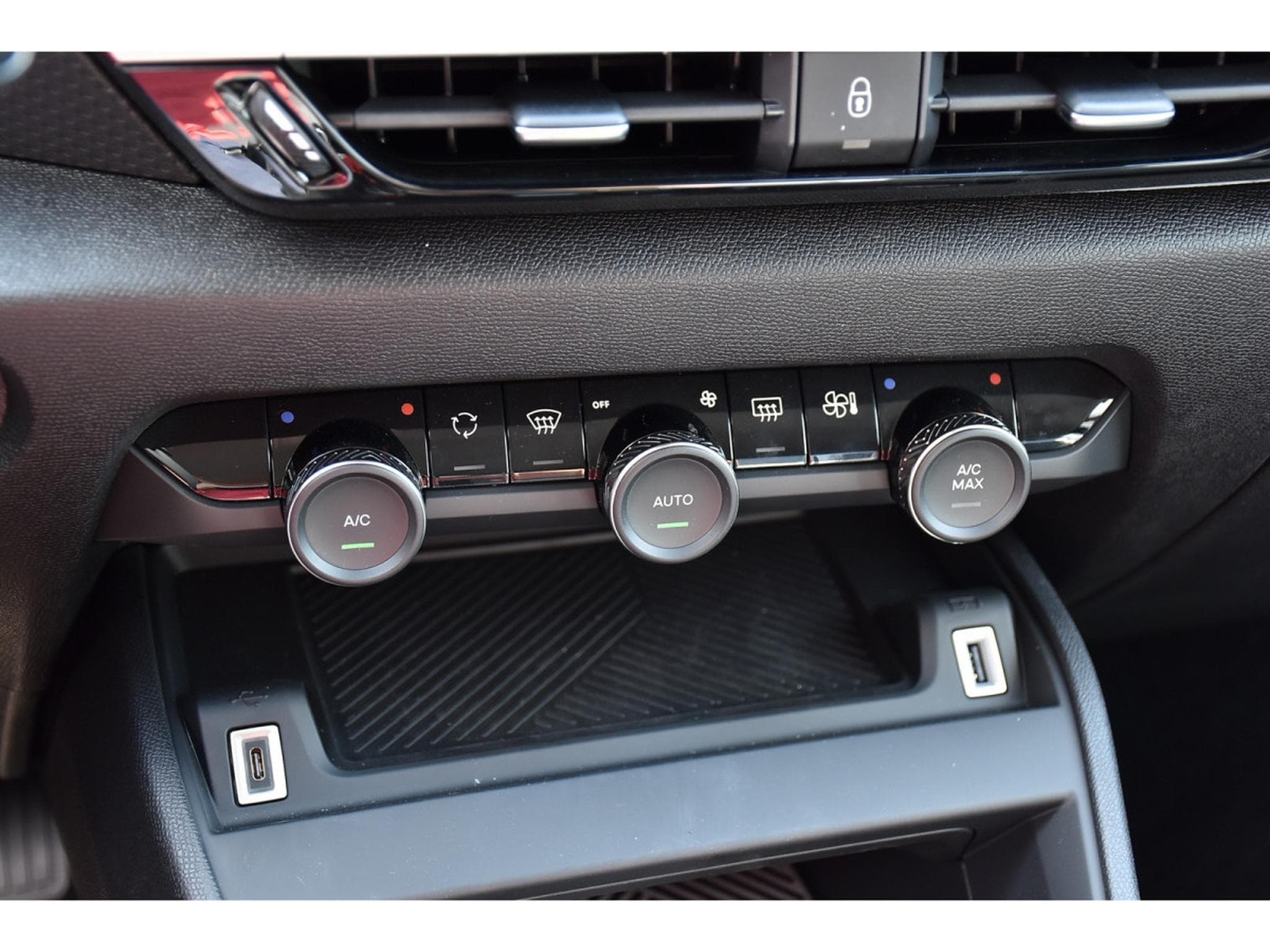 Citroën C4 X 1.2 MHEV 145 e-DCS6 Max ACC SIDE LANE GPS CAM 1° MAIN (2025) - Foto 21