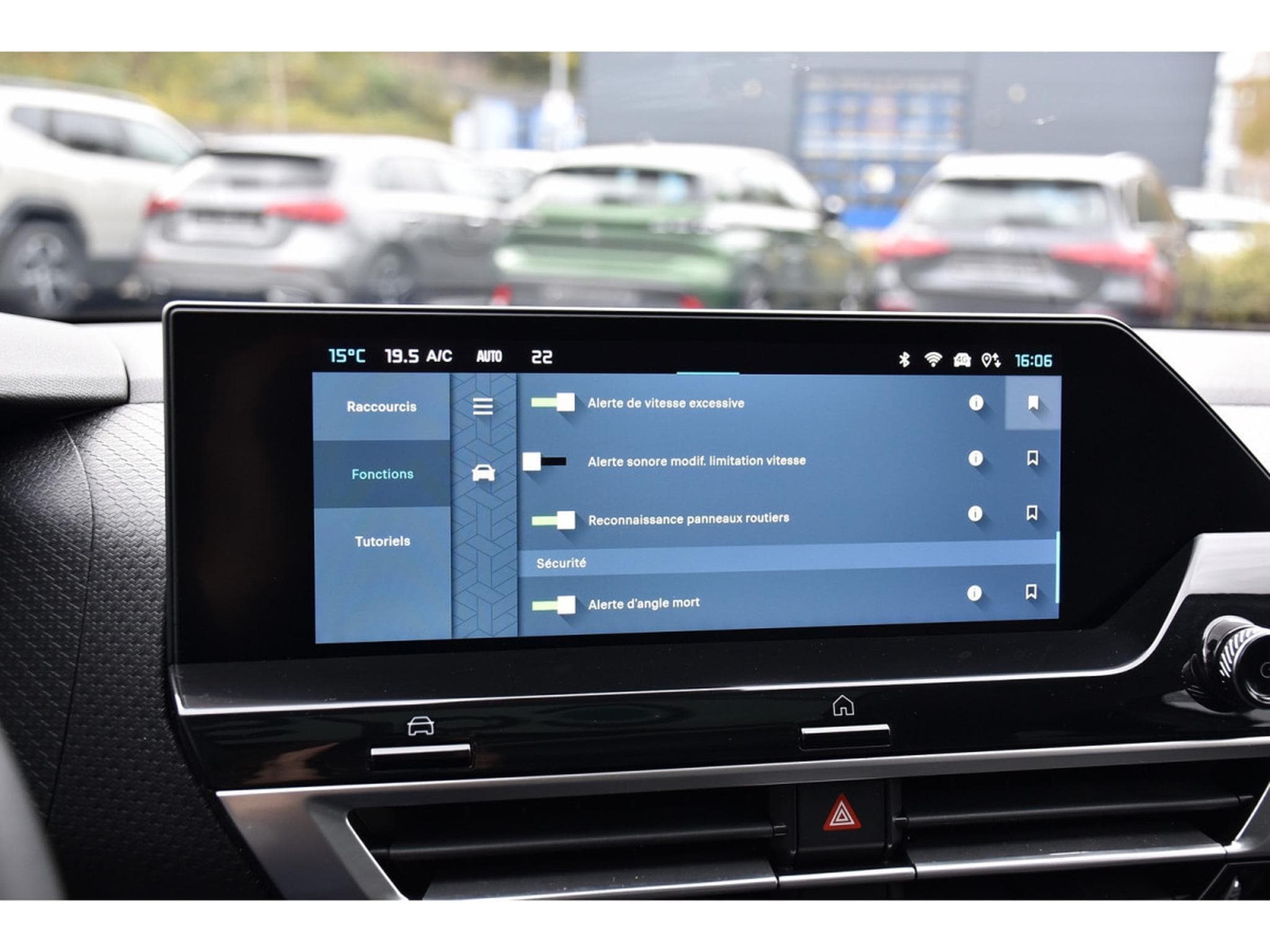 Citroën C4 1.2 PureTech 130 MAX CUIR TO HUD GPS LANE SIDE CAM360 1°MAIN (2024) - Photo 16