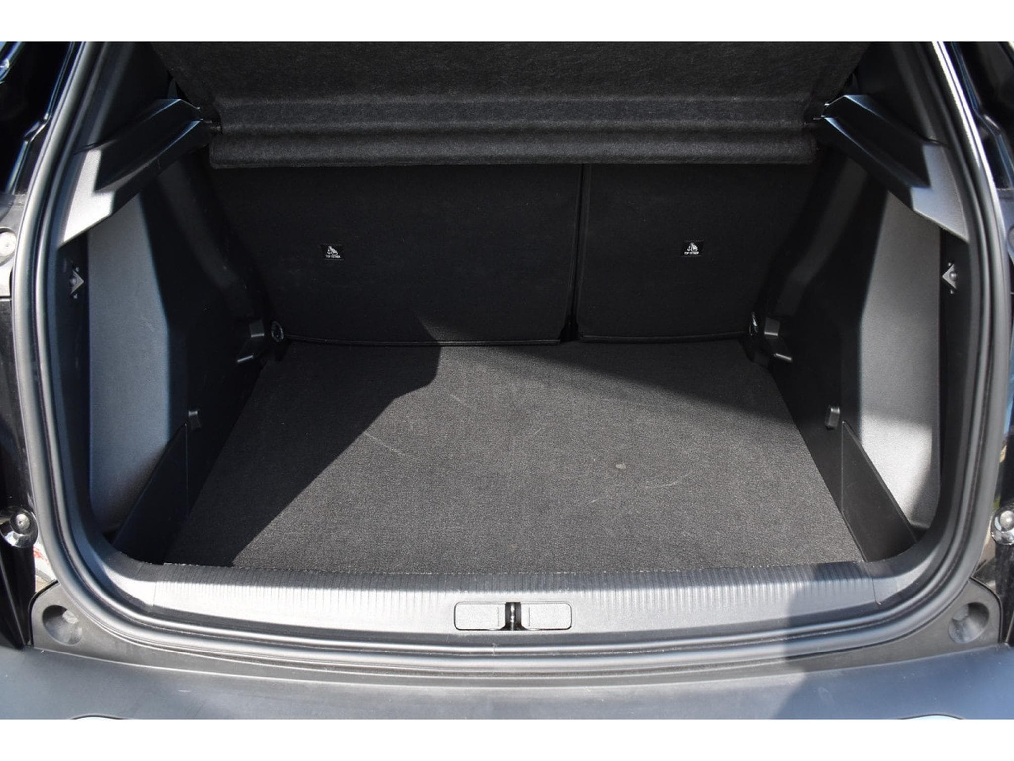 Peugeot 2008 1.2 Hybrid 145 e-DCS6 Style REGUL LANE PDC 1° MAIN (2025) - Photo 18