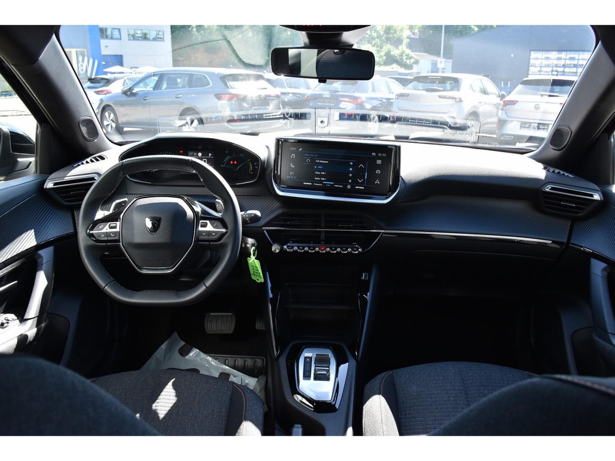 Peugeot 2008 1.2 Hybrid 145 e-DCS6 Style REGUL LANE PDC 1° MAIN (2025) - Photo 9