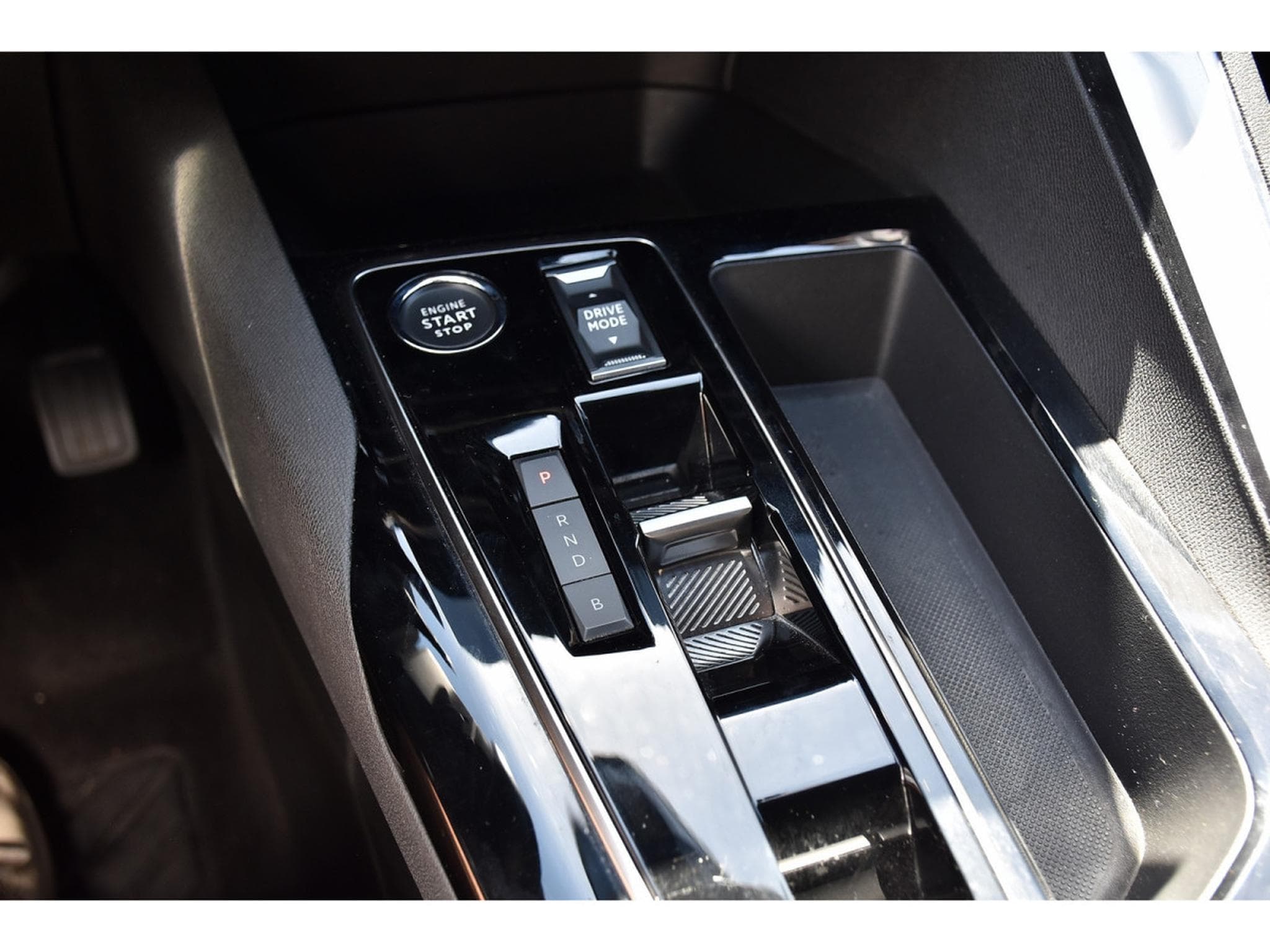 Peugeot 3008 1.6 Hybrid PHEV 224 Allure e-EAT8 LANE SIDE CAM 1° MAIN (2023) - Photo 17
