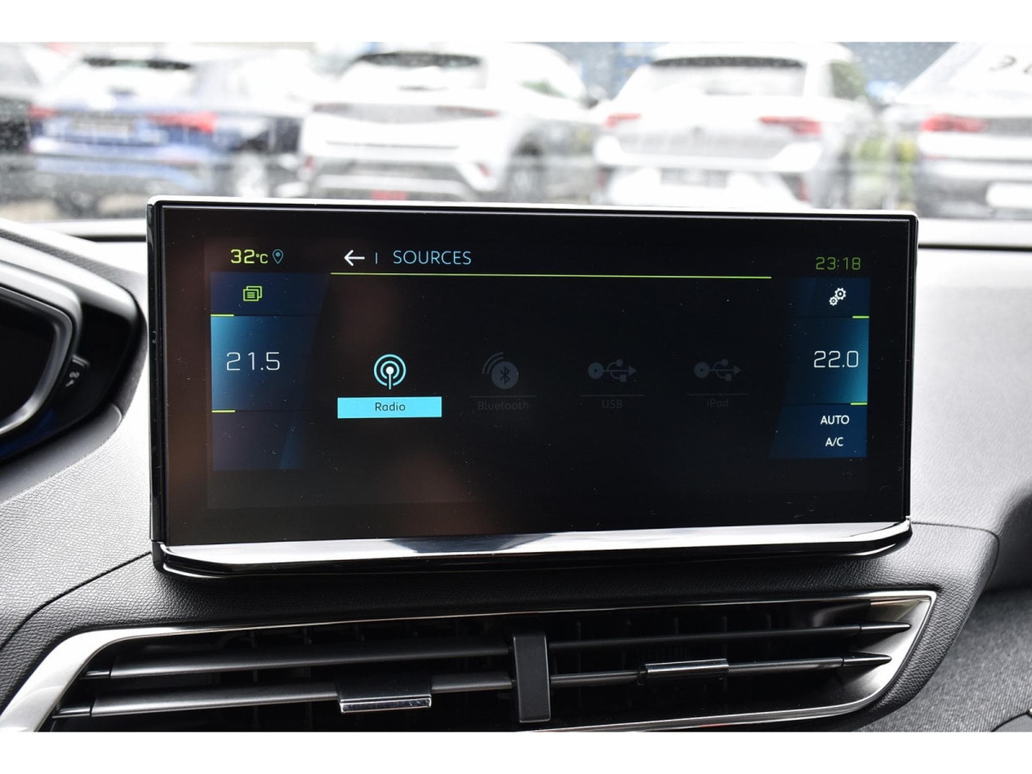 Peugeot 3008 1.6 Hybrid PHEV 180 Allure e-EAT8 LANE CAM 1° MAIN (2025) - Foto 11