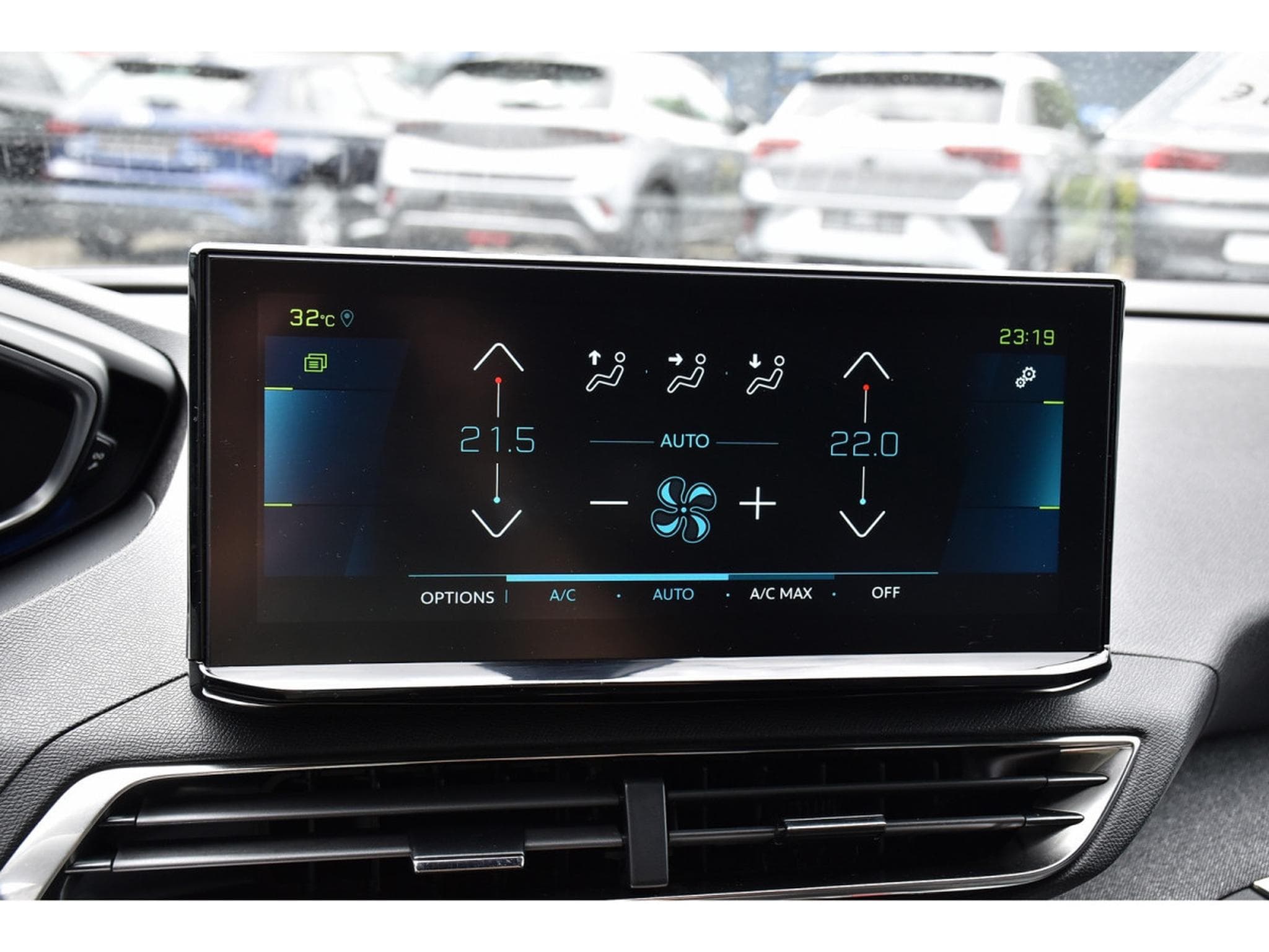 Peugeot 3008 1.6 Hybrid PHEV 180 Allure e-EAT8 LANE CAM 1° MAIN (2025) - Foto 15