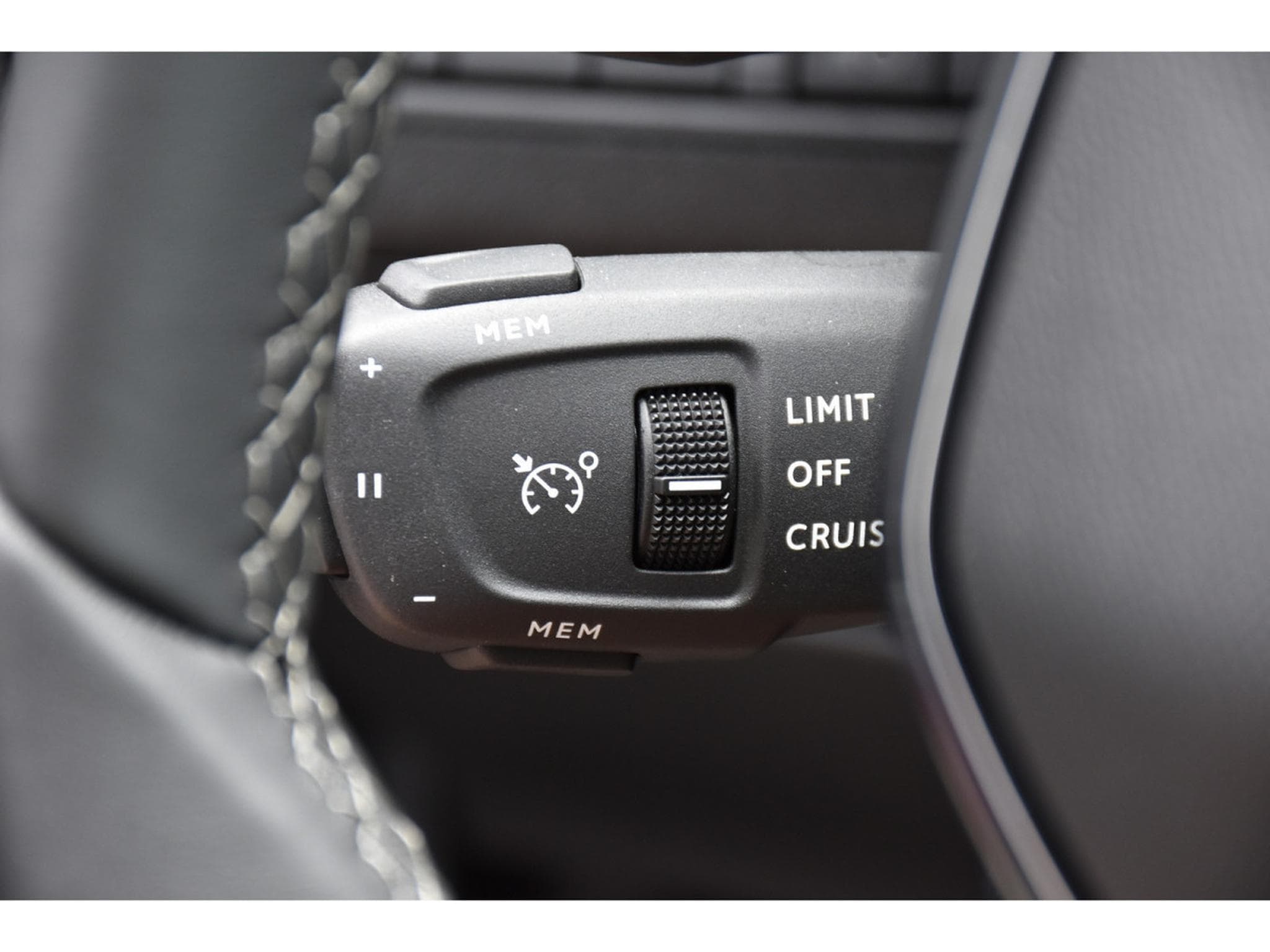 Peugeot 3008 1.6 Hybrid PHEV 180 Allure e-EAT8 LANE CAM 1° MAIN (2025) - Foto 18