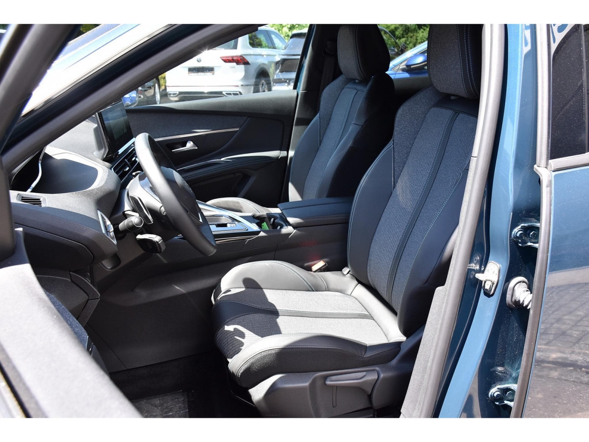Peugeot 3008 1.6 Hybrid PHEV 180 Allure e-EAT8 LANE CAM 1° MAIN (2025) - Foto 6