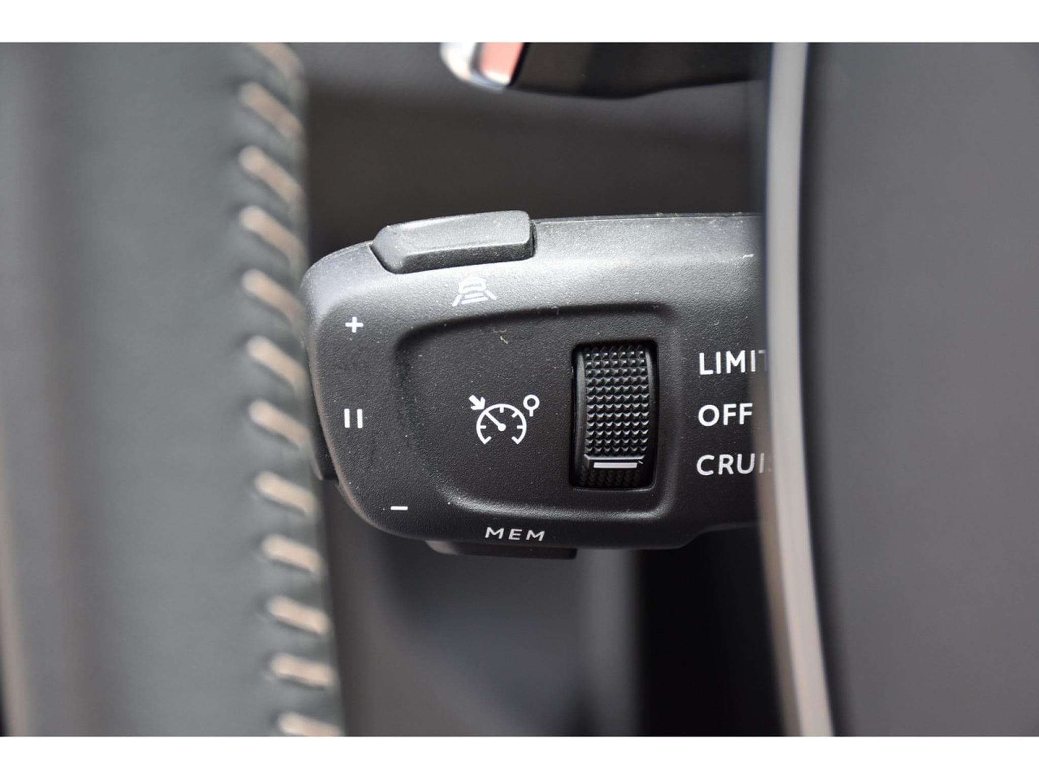 Peugeot 3008 1.6 Hybrid PHEV 180 Allure e-EAT8 ACC LANE SIDE CAM 1° MAIN (2024) - Foto 17