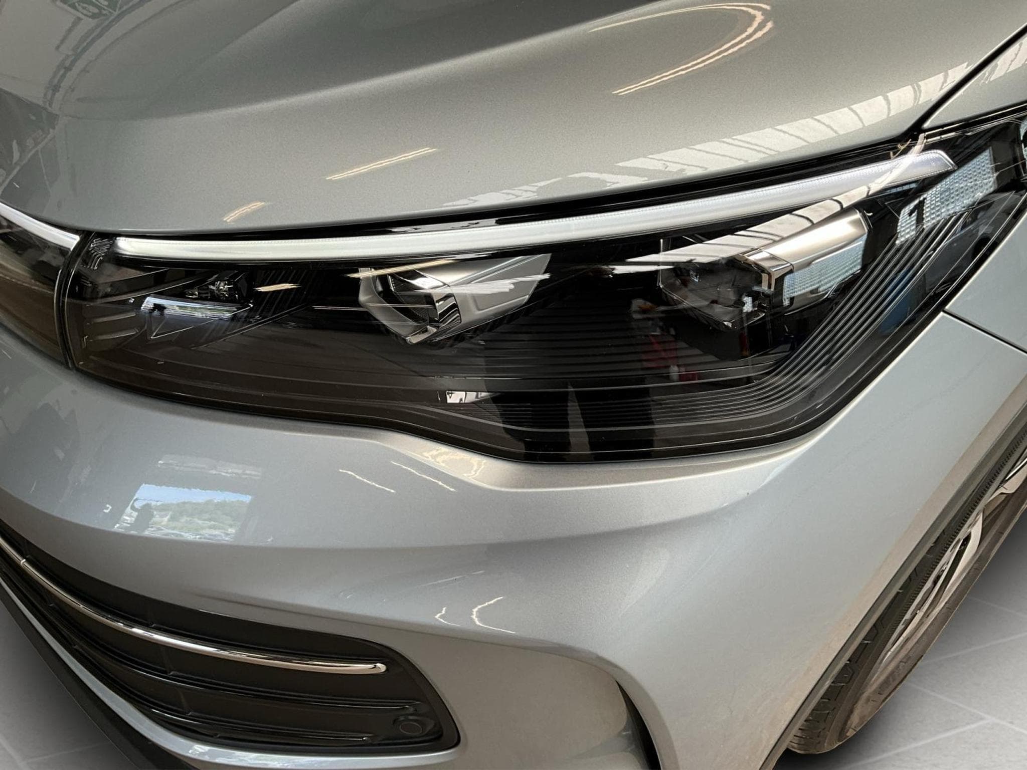 VW Tiguan Style+DSG+P.Design+P.Confort+P.Start+Navi+Led (2024) - Foto 18