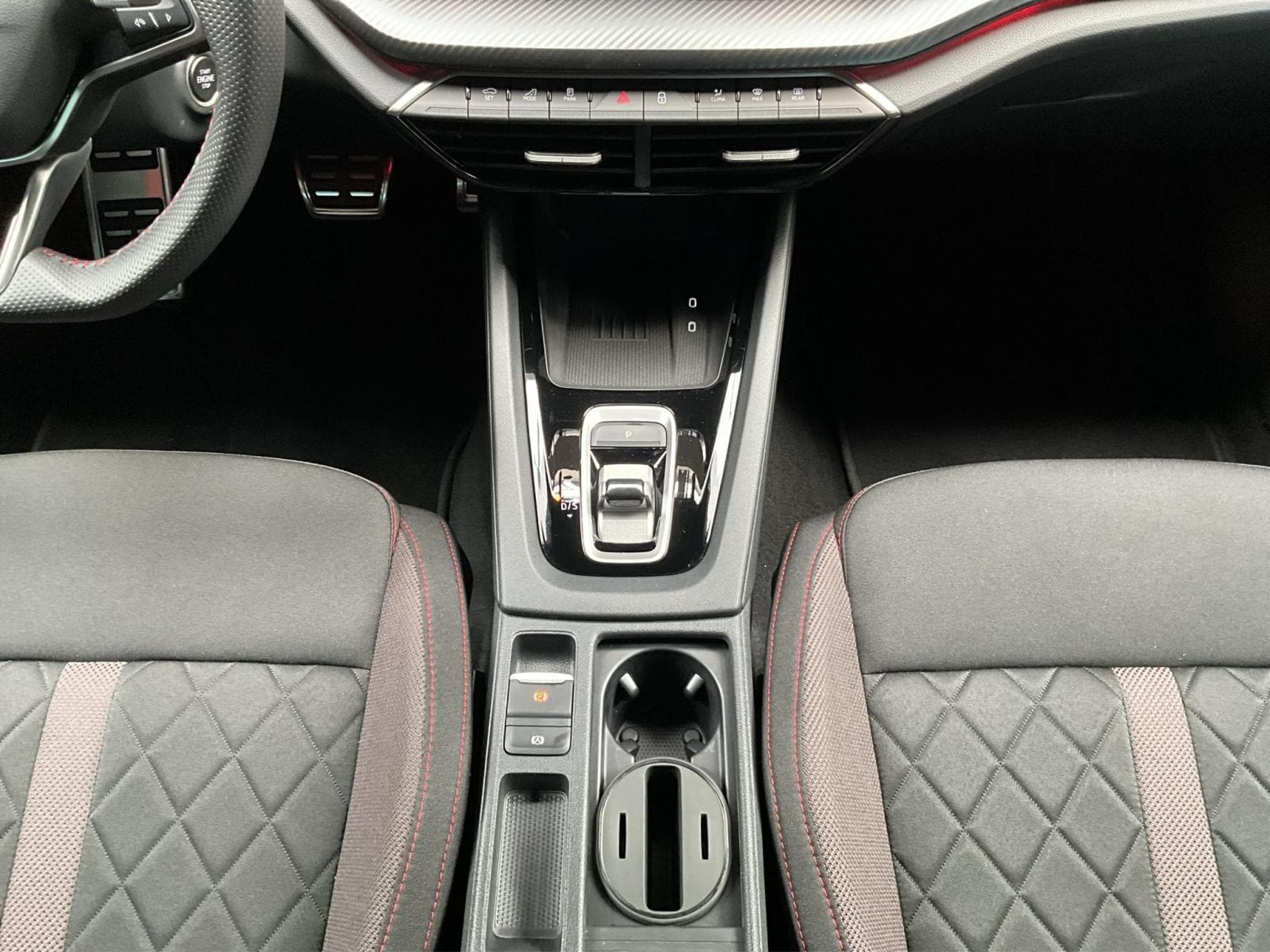 Skoda Octavia RS+DSG+LM19+P.Simply&Clever+LED+NAVI (2025) - Foto 12