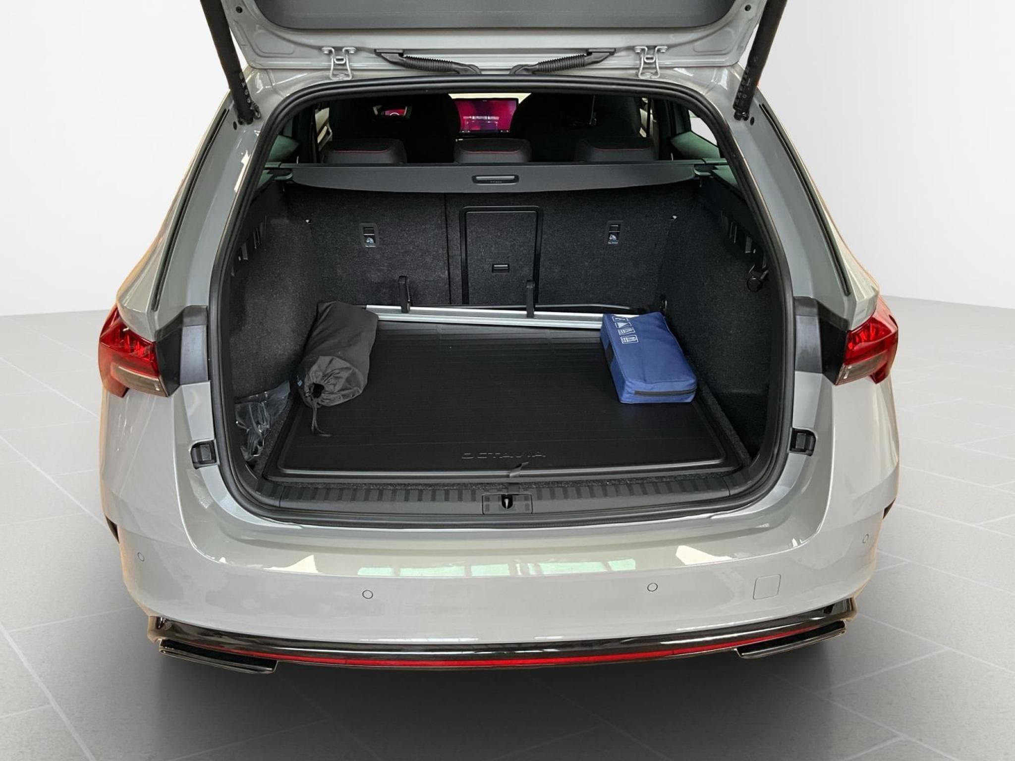 Skoda Octavia RS+DSG+LM19+P.Simply&Clever+LED+NAVI (2025) - Foto 16