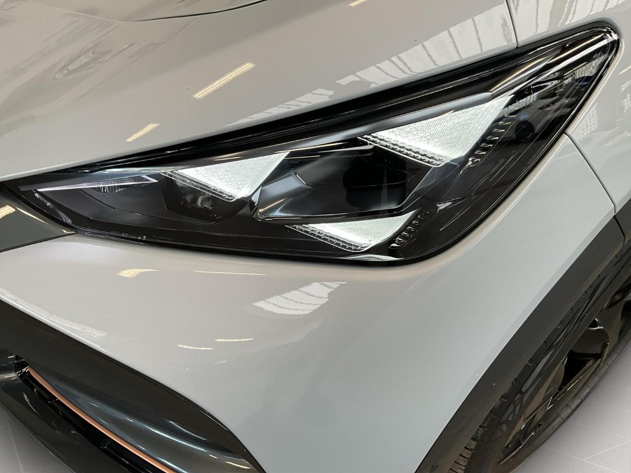 Cupra Tavascan VZ+4x4+P.Adrenaline+Led+Navi+DAB (2025) - Foto 9