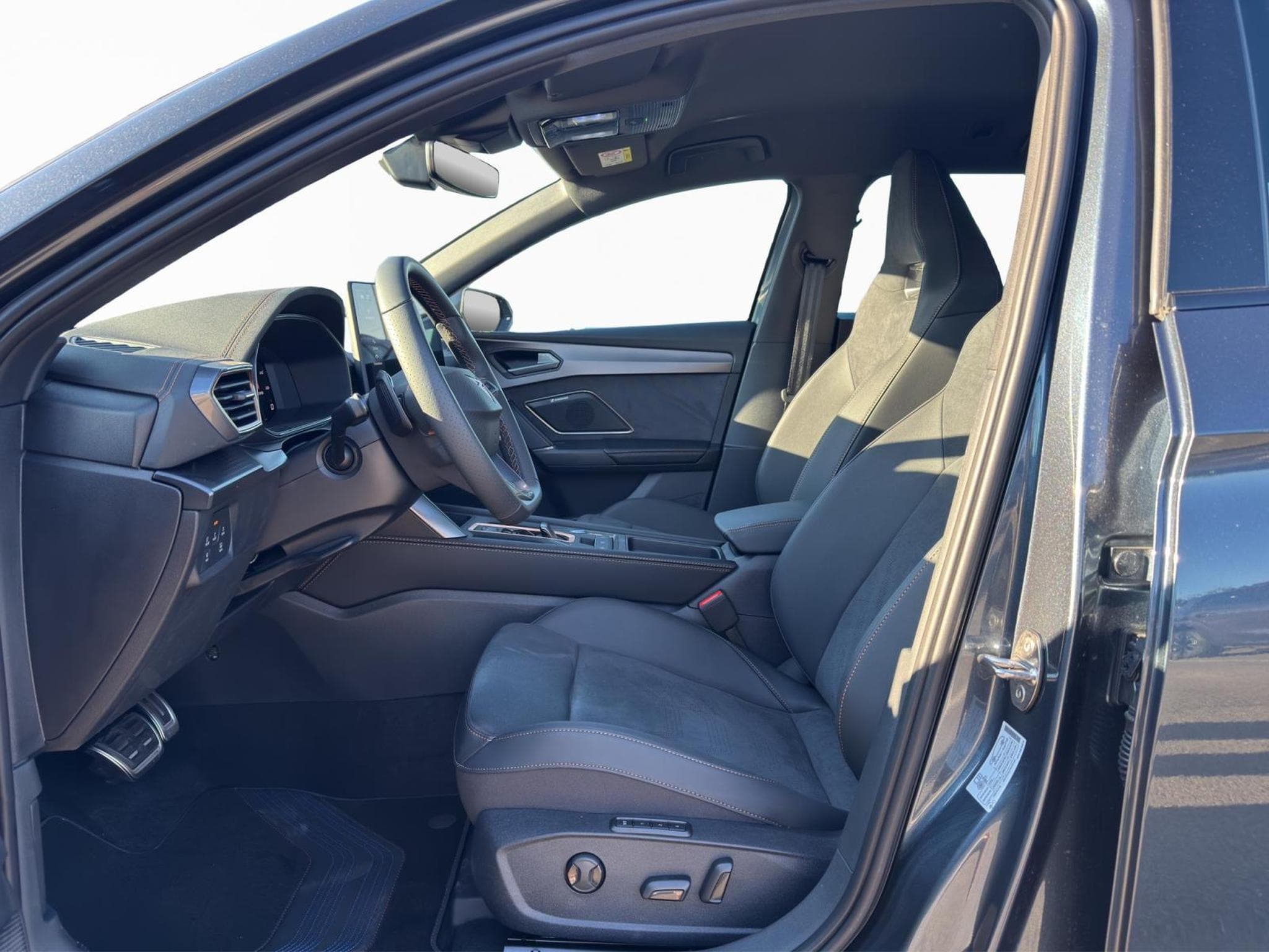 Cupra Leon Sportstourer 2.0 TSI 4Drive DSG, MATRIX, SENNHEISER, NAVI, A (2026) - Foto 11