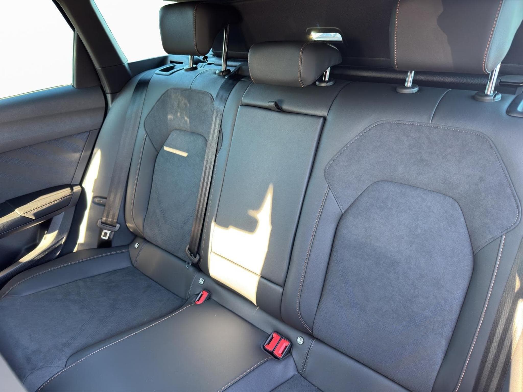 Cupra Leon Sportstourer 2.0 TSI 4Drive DSG, MATRIX, SENNHEISER, NAVI, A (2026) - Foto 16
