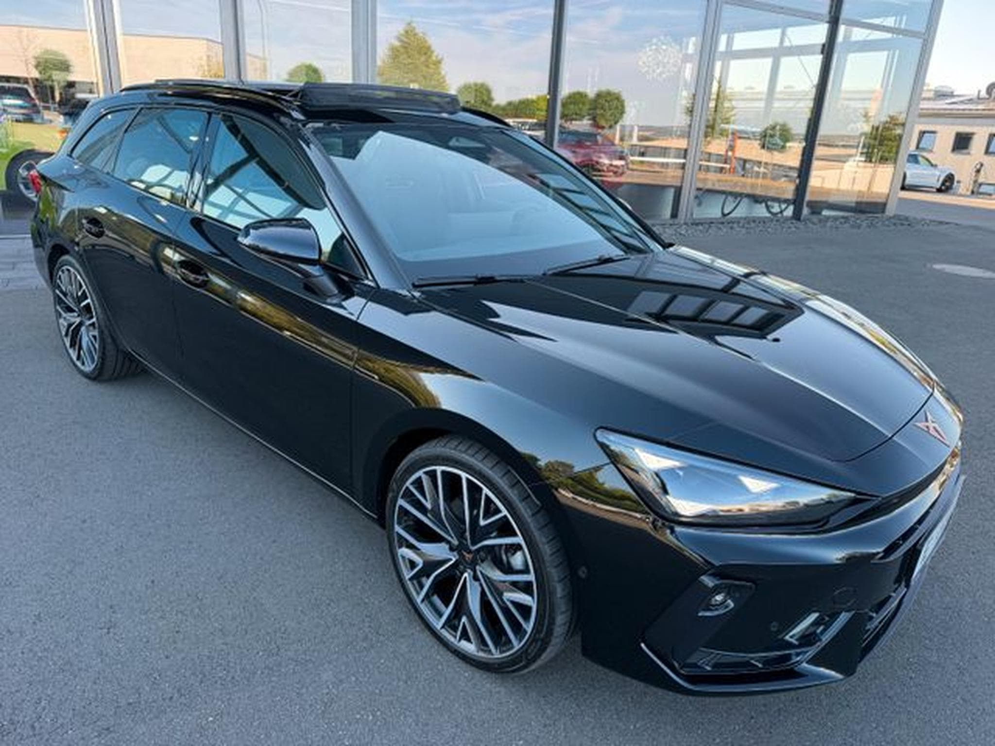 Cupra Leon Leon Sportstourer 2.0TSI 4Drive Pano Schalensitz (2025) - Foto 4