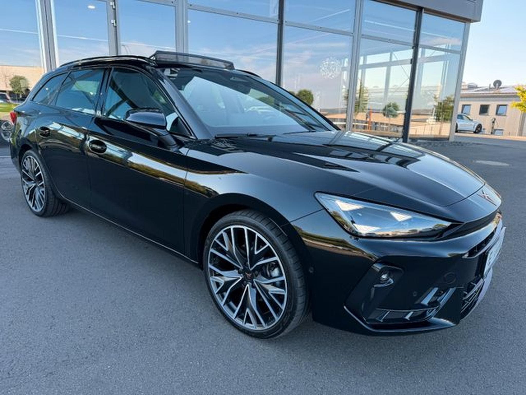 Cupra Leon Leon Sportstourer 2.0TSI 4Drive Pano Schalensitz (2025) - Foto 5