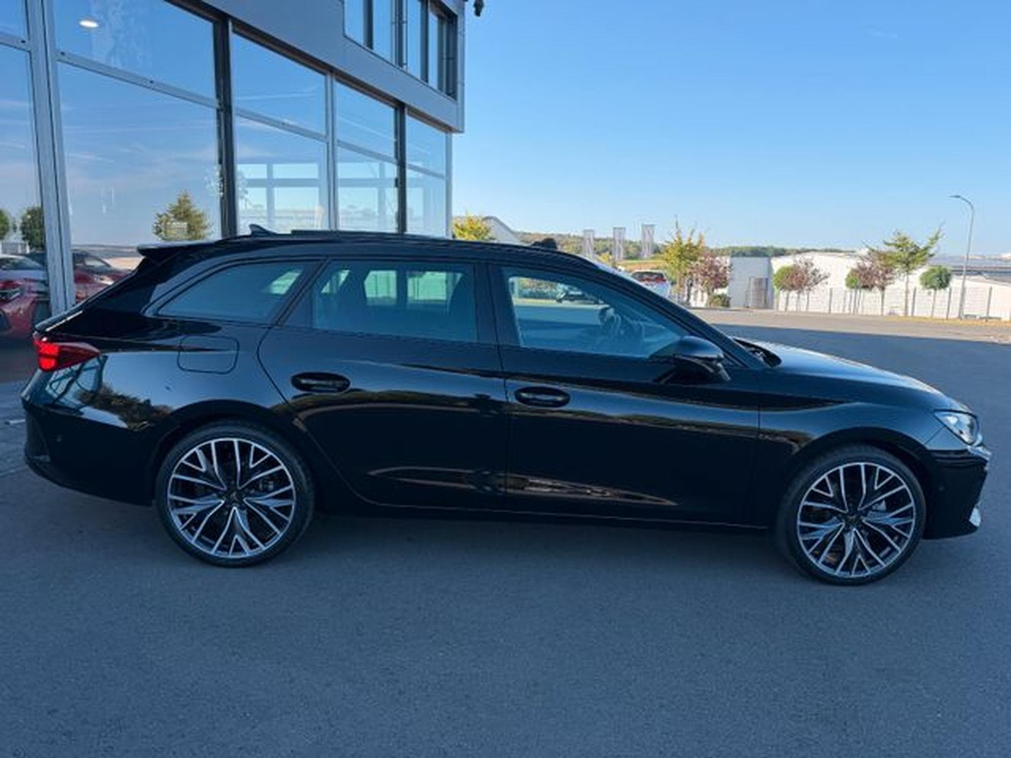 Cupra Leon Leon Sportstourer 2.0TSI 4Drive Pano Schalensitz (2025) - Foto 6