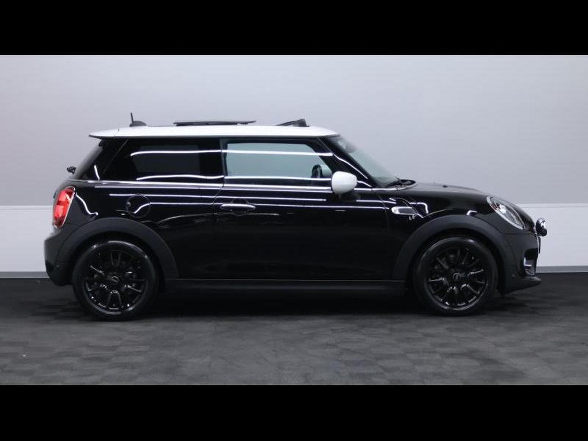 MINI Cooper 1.5 136 Hatch 3portes steptronic (2021) - Photo 4