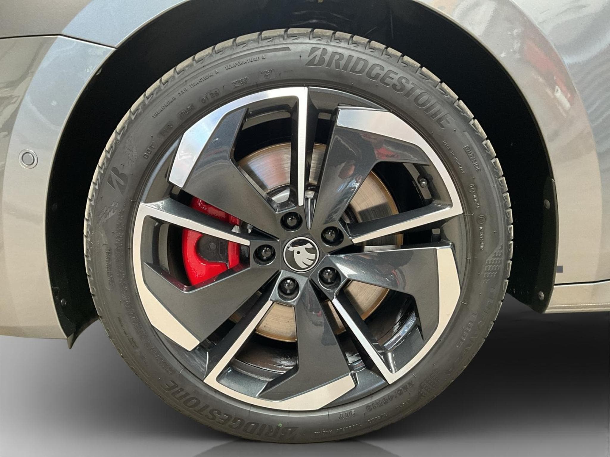 Skoda Octavia RS+DSG+SUEDIA+AHK+Pano+360+Head.up (2025) - Foto 8