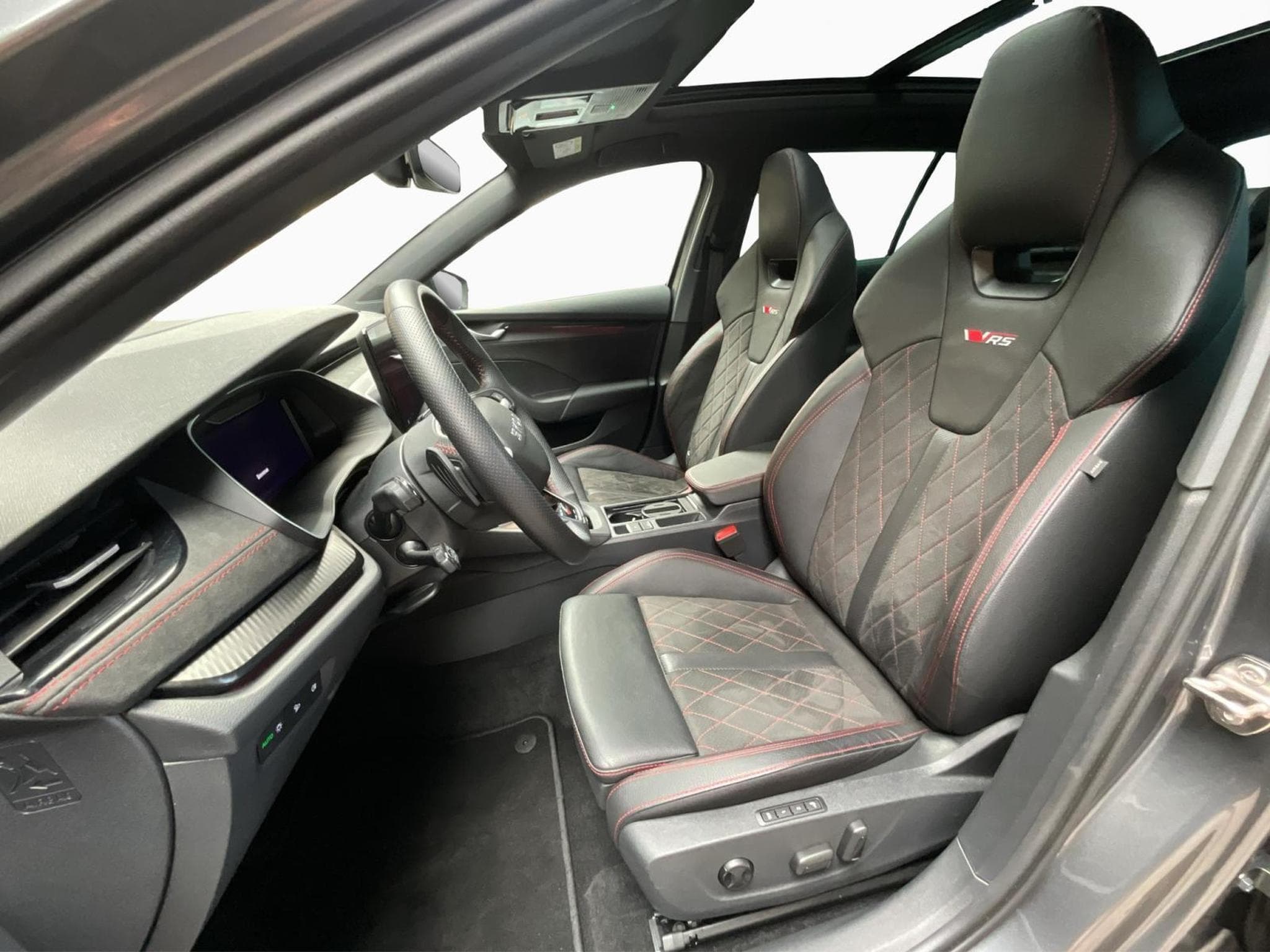 Skoda Octavia RS+DSG+SUEDIA+AHK+Pano+360+Head.up (2025) - Foto 9