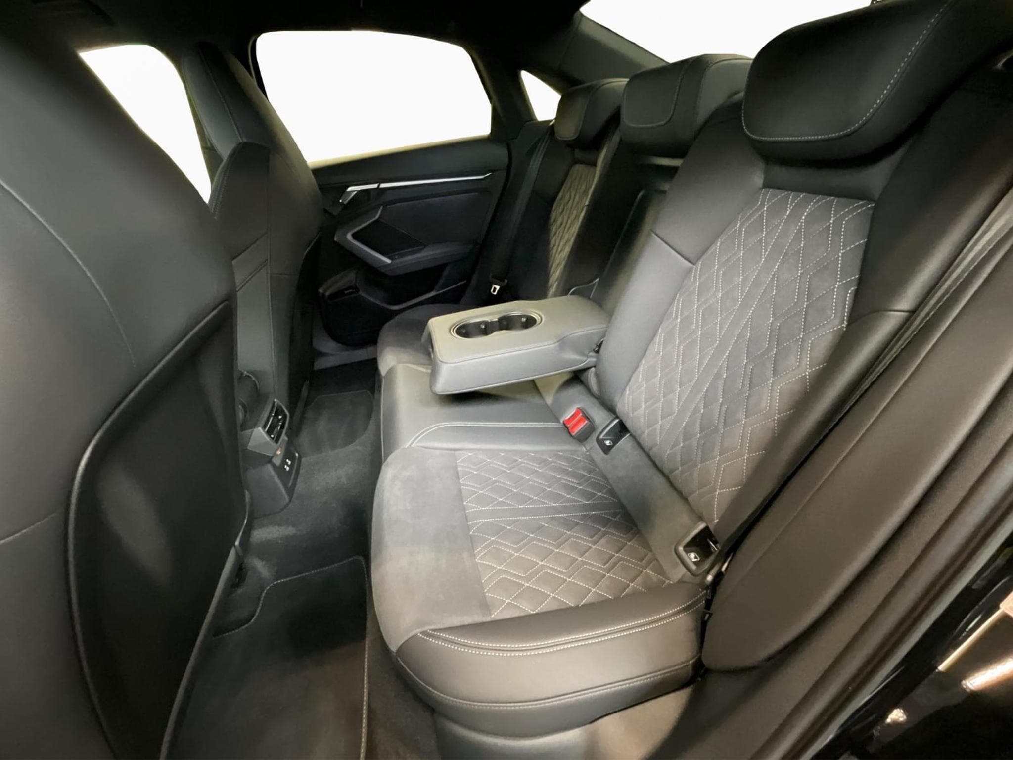 Audi A3 Limo+S-Line+35TDI+S-Tronic+Matrix-LED+P.Business+ (2025) - Foto 15