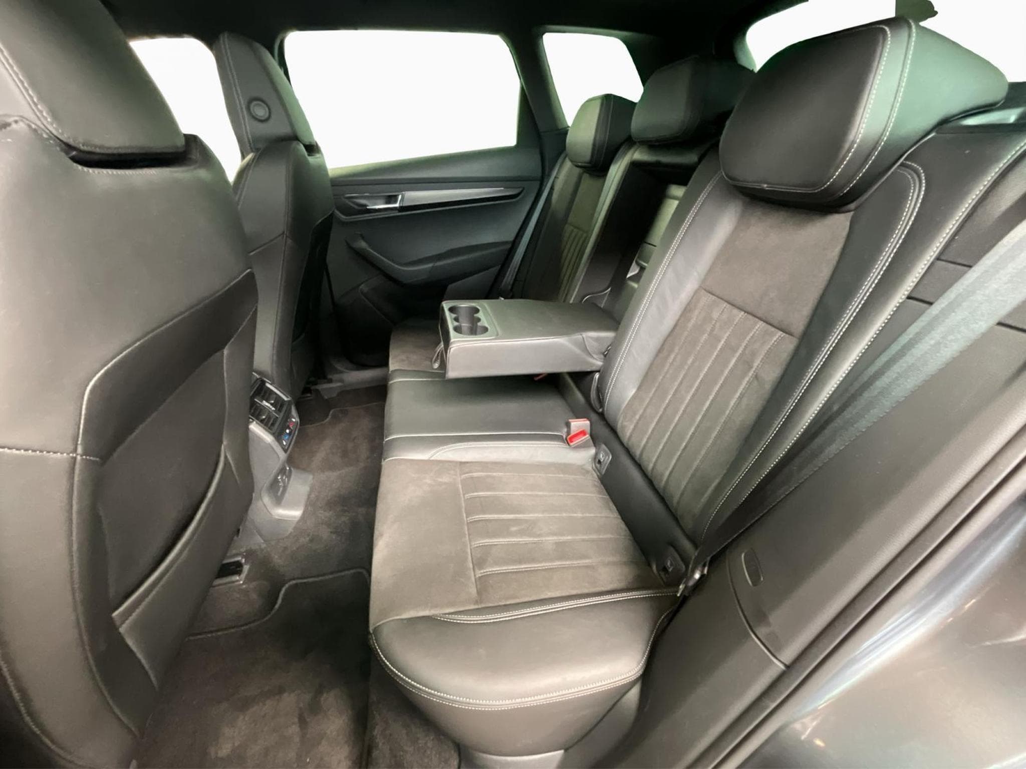 Skoda Karoq Sportline+DSG+4x4+Standh.+LM19+Navi (2023) - Foto 16