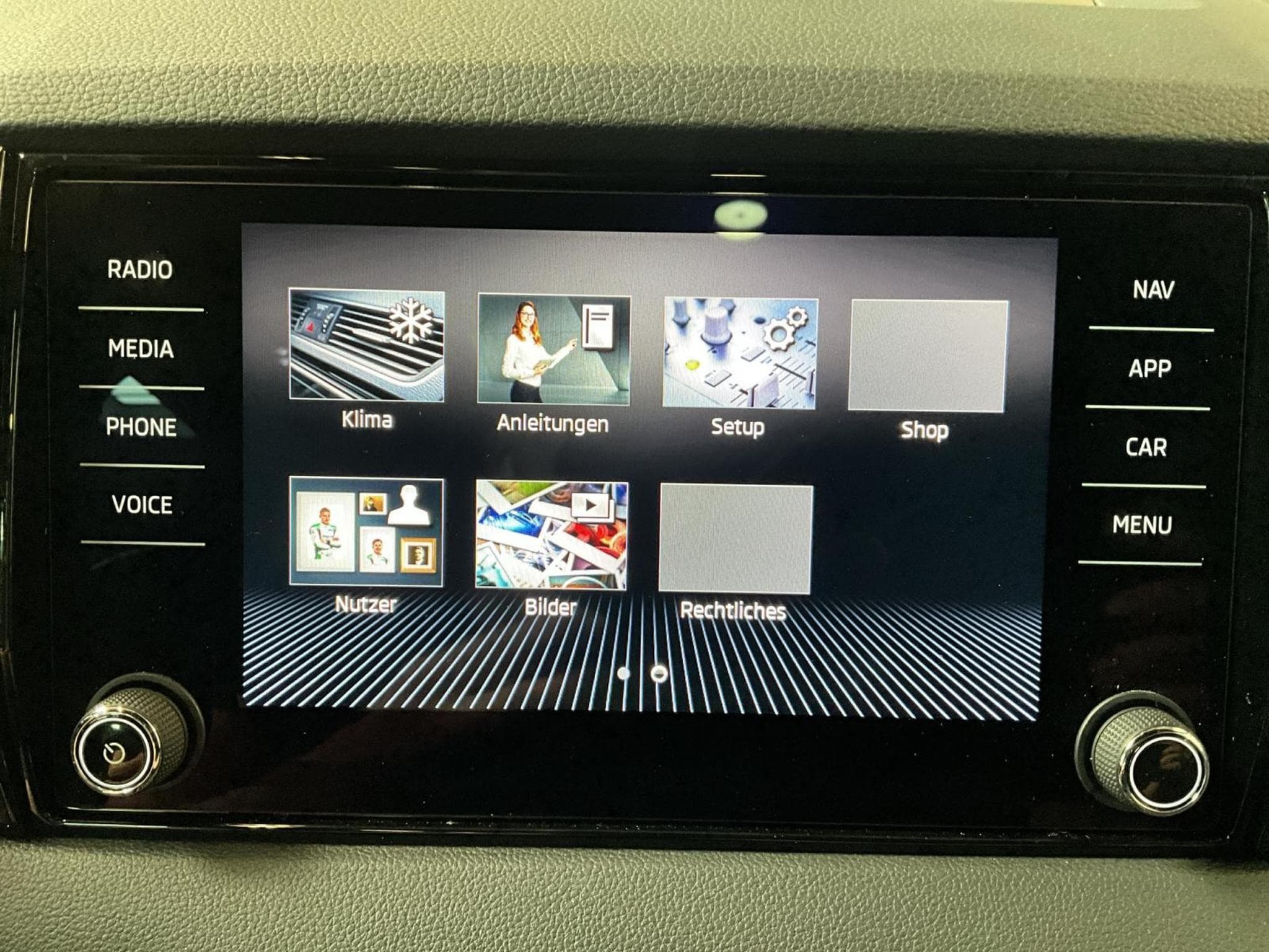 Skoda Karoq Sportline+DSG+4x4+Standh.+LM19+Navi (2023) - Foto 21