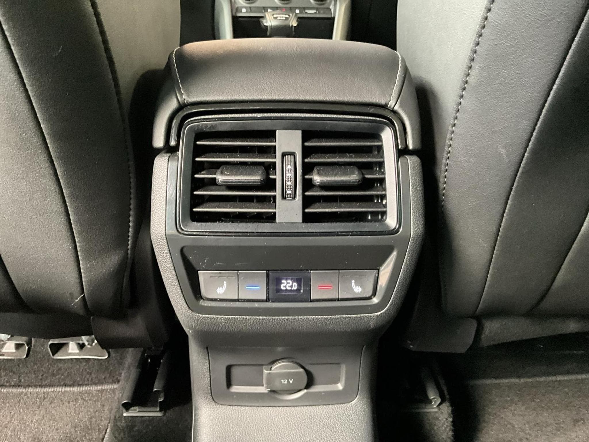 Skoda Karoq Sportline+DSG+4x4+Standh.+LM19+Navi (2023) - Foto 22