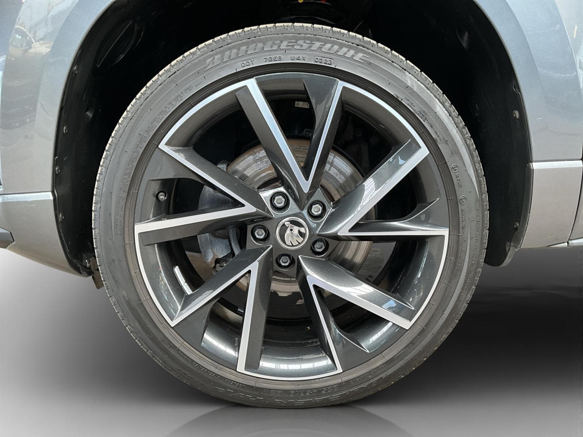 Skoda Karoq Sportline+DSG+4x4+Standh.+LM19+Navi (2023) - Foto 8