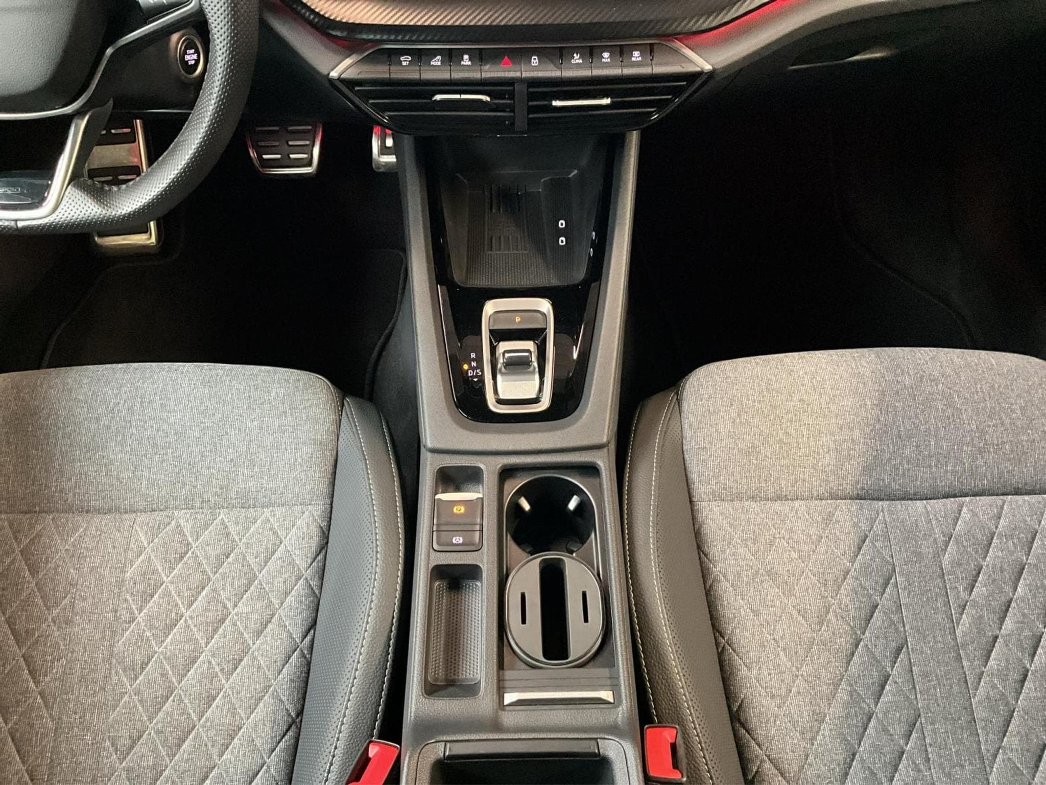 Skoda Octavia Sportline+DSG+Standh.+LM18+AHK+P.Light&View (2025) - Foto 12