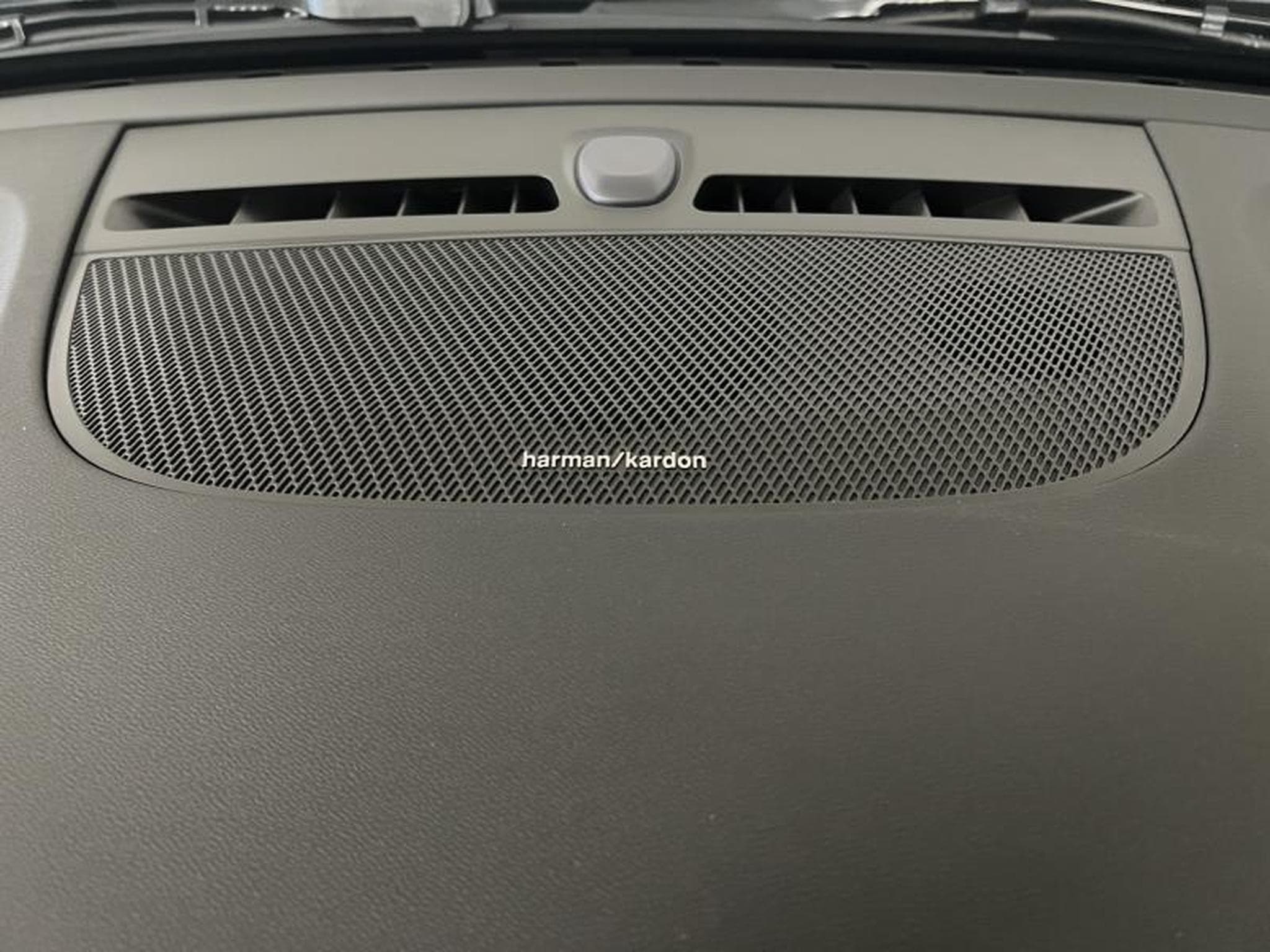 Volvo XC40 Black-Edition Plus (2025) - Photo 13