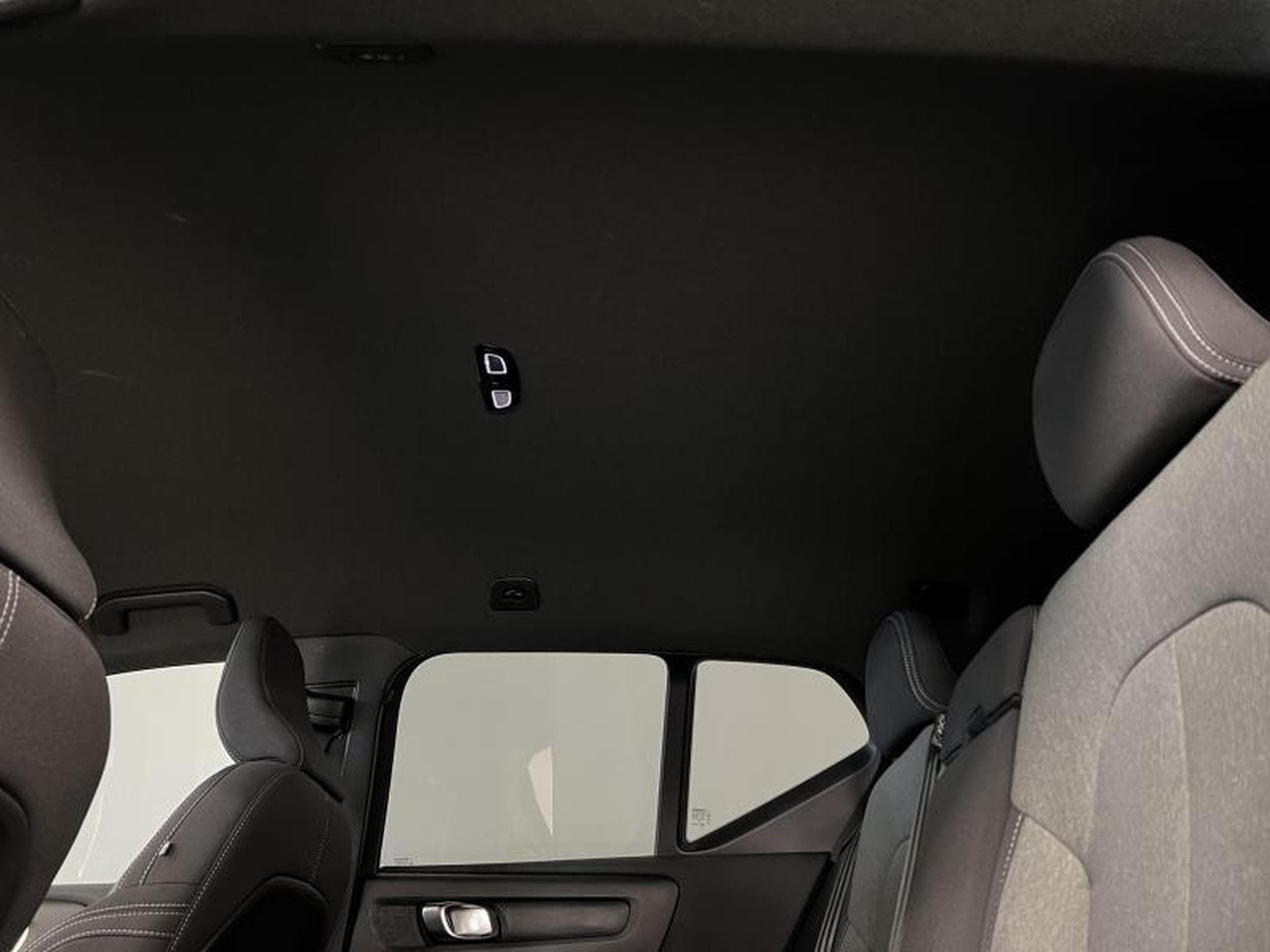 Volvo XC40 Black-Edition Plus (2025) - Photo 18
