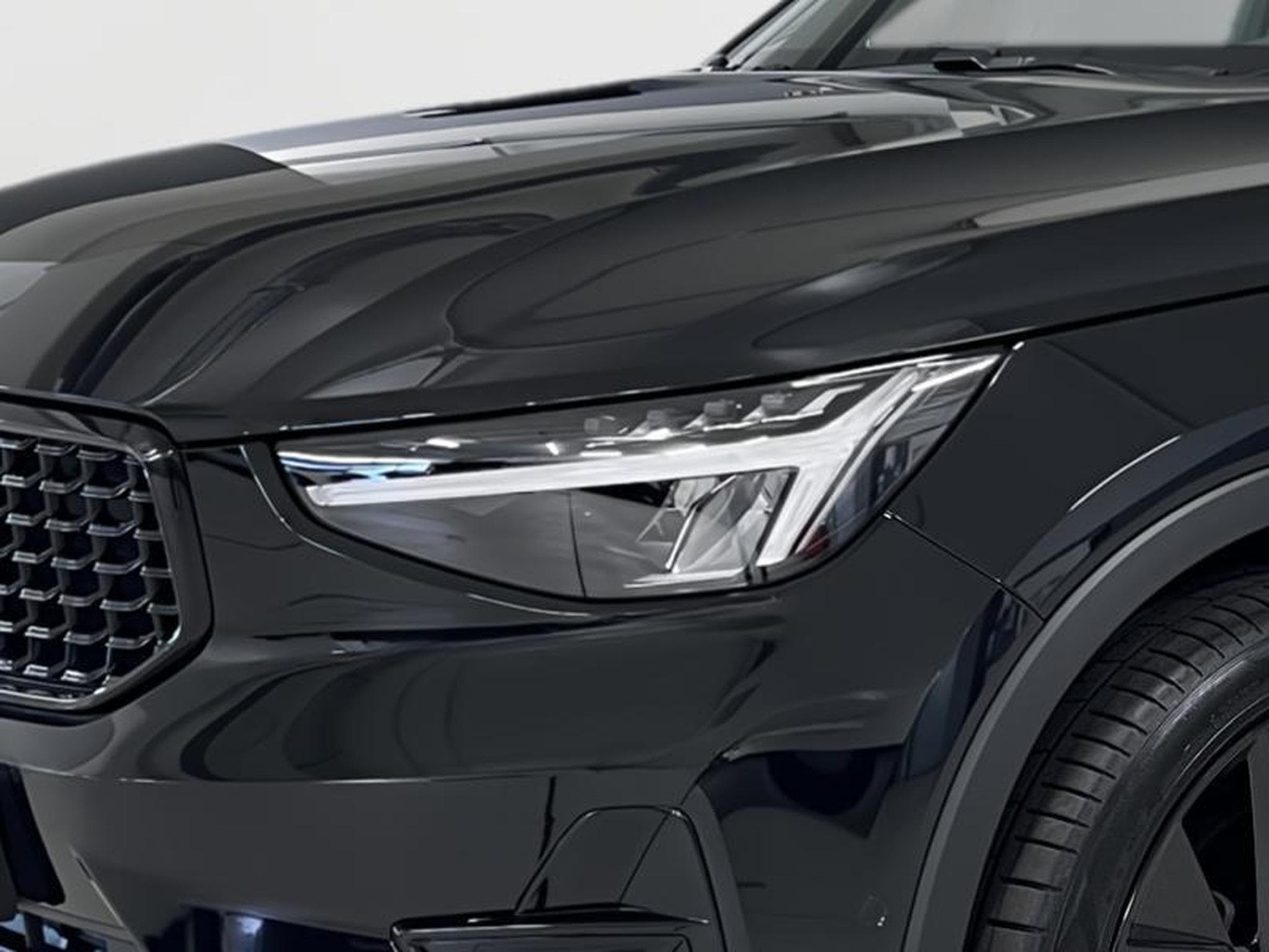 Volvo XC40 Black-Edition Plus (2025) - Photo 3