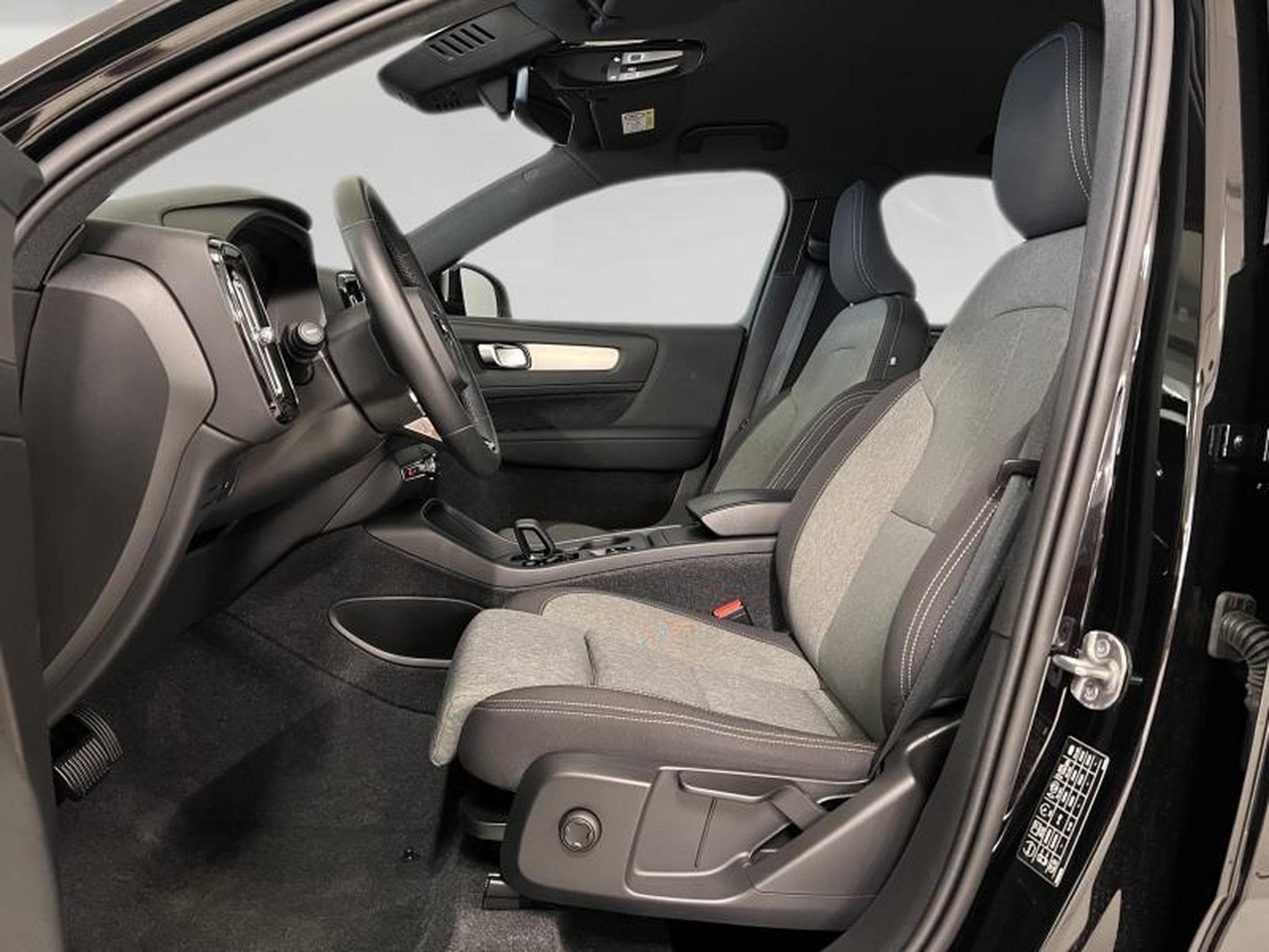 Volvo XC40 Core (2024) - Photo 10