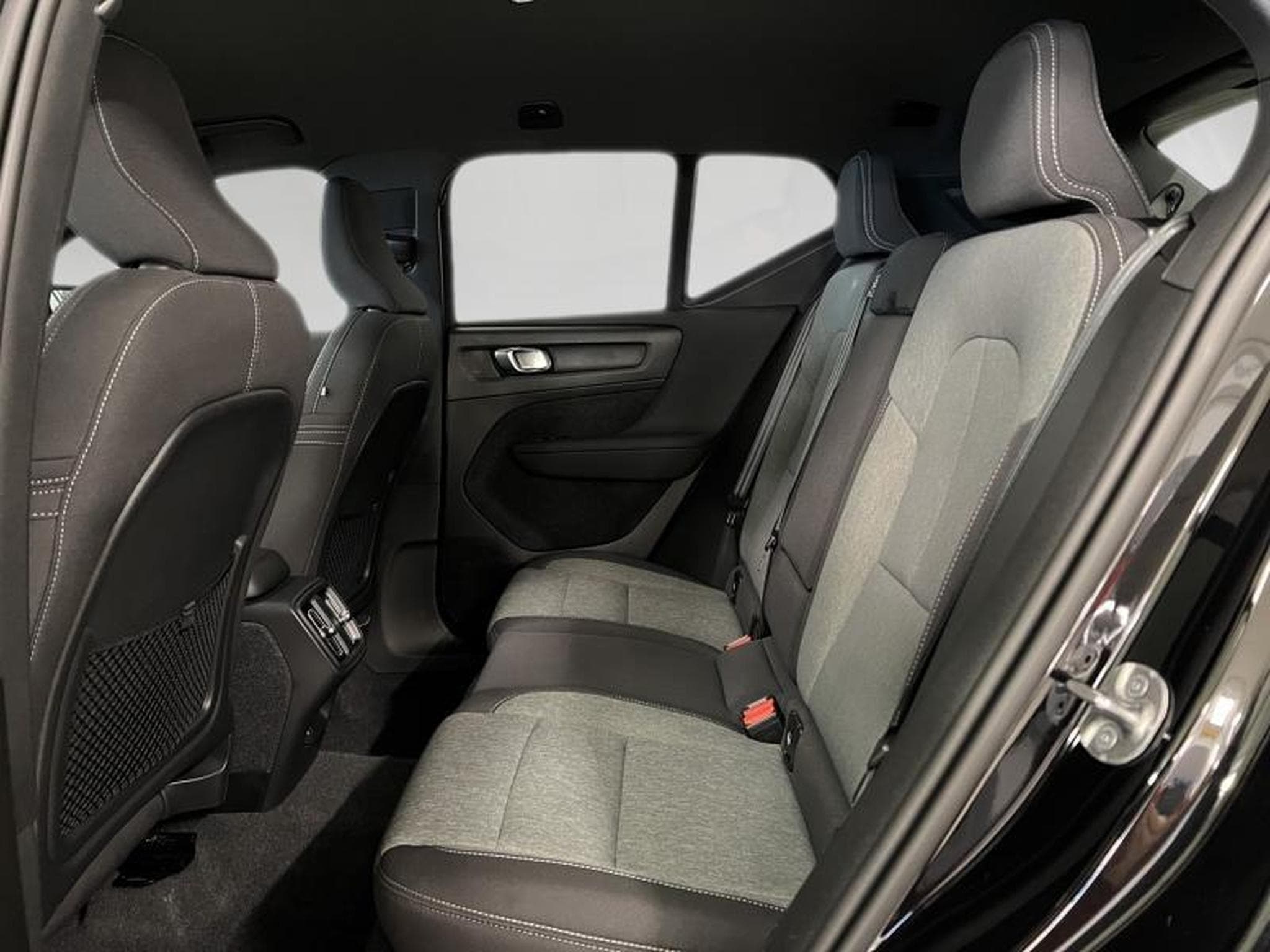 Volvo XC40 Core (2024) - Photo 16