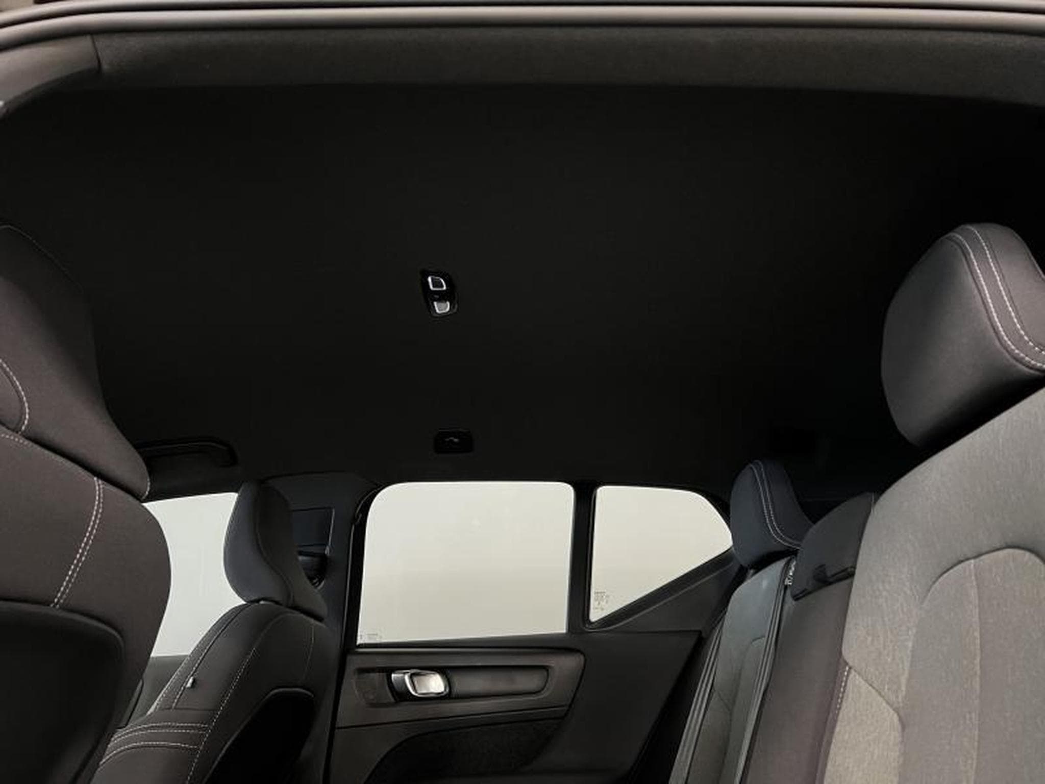 Volvo XC40 Core (2024) - Photo 17