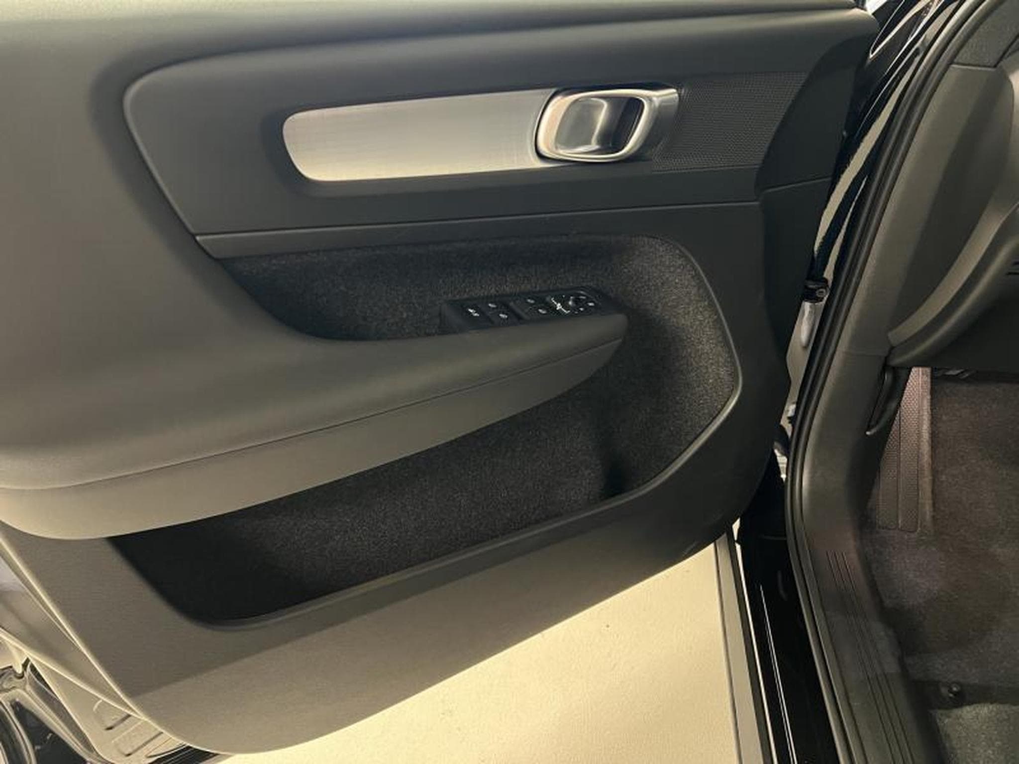 Volvo XC40 Core (2024) - Photo 19
