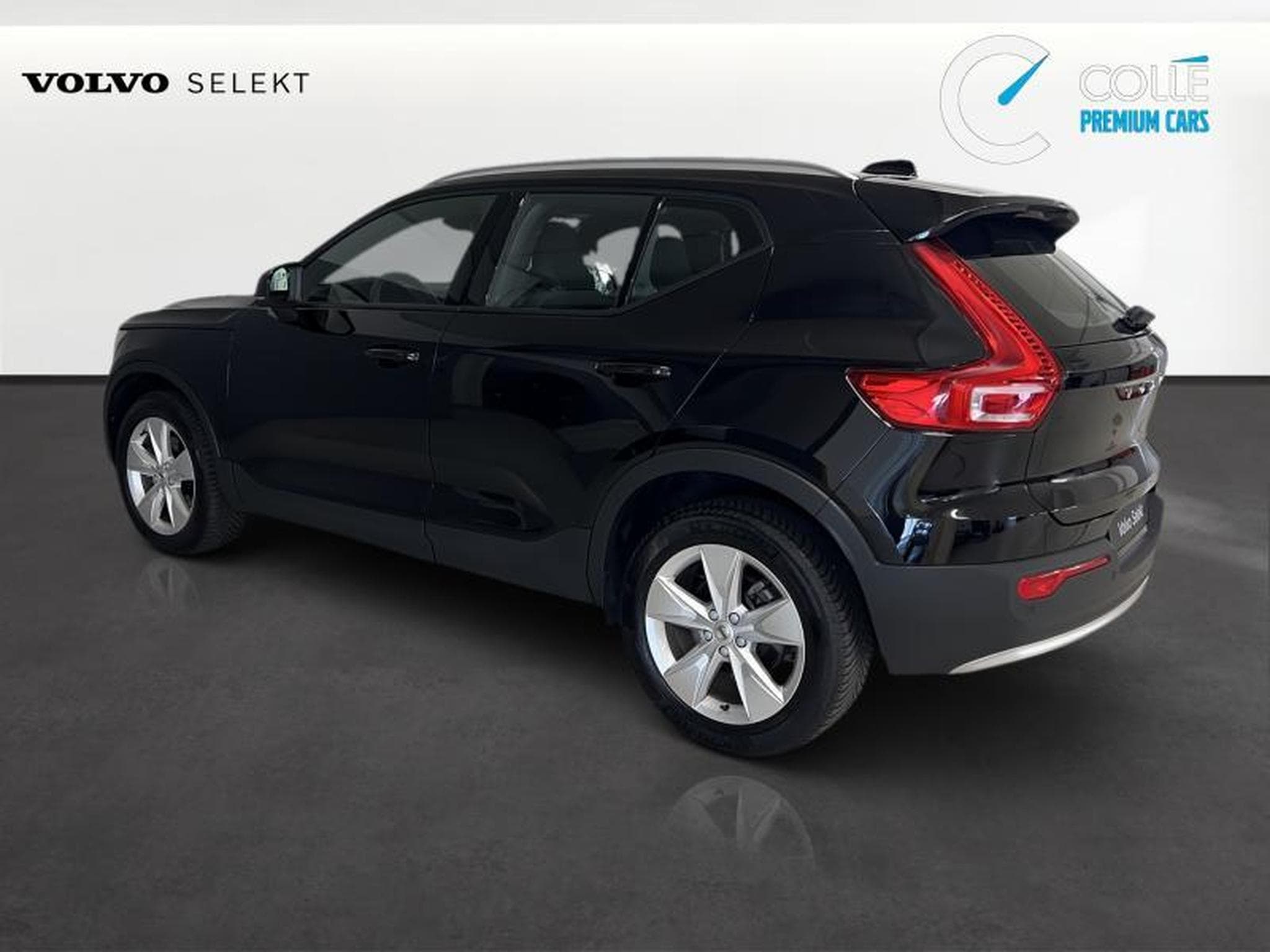 Volvo XC40 Core (2024) - Photo 2