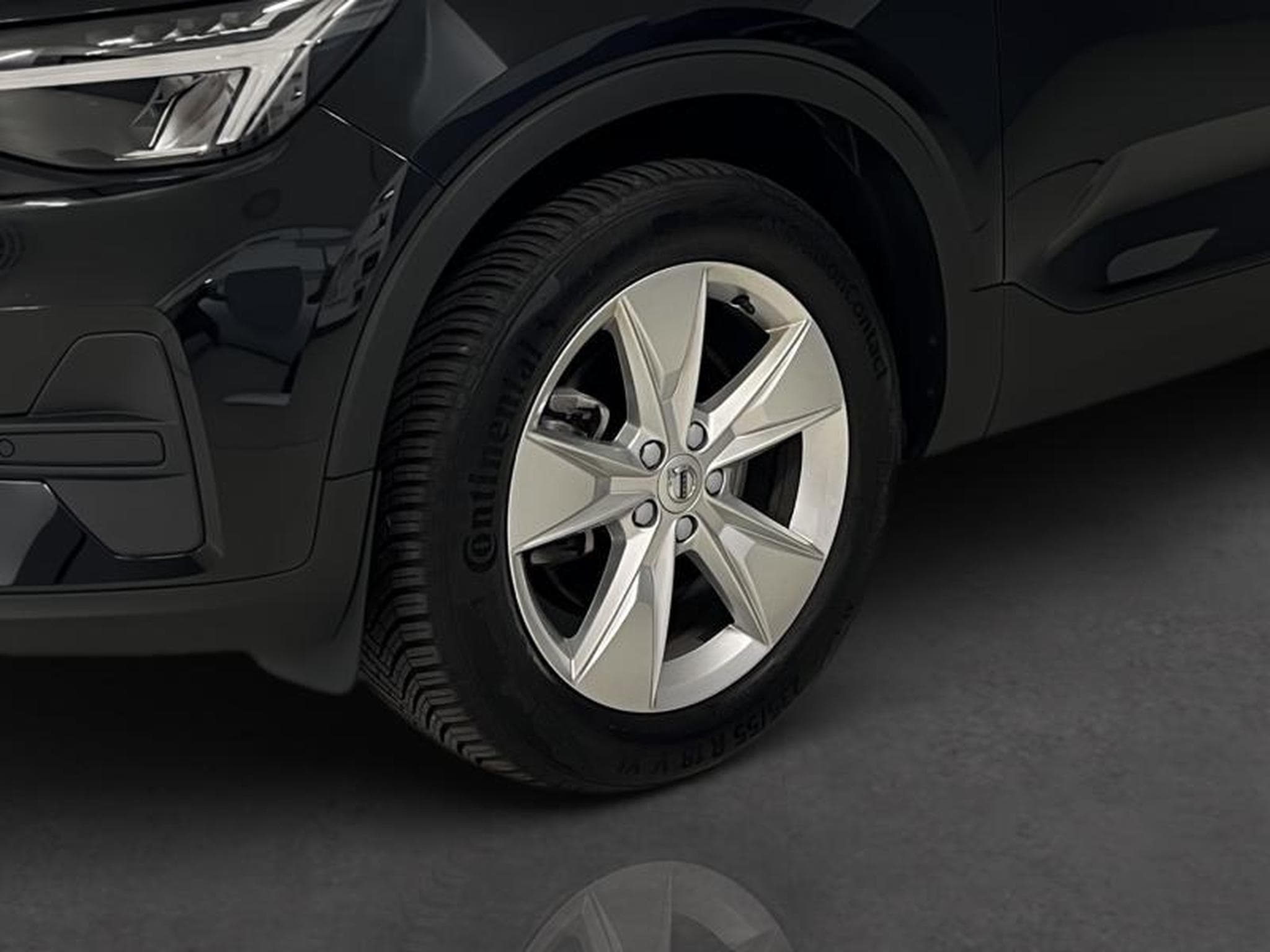 Volvo XC40 Core (2024) - Photo 4