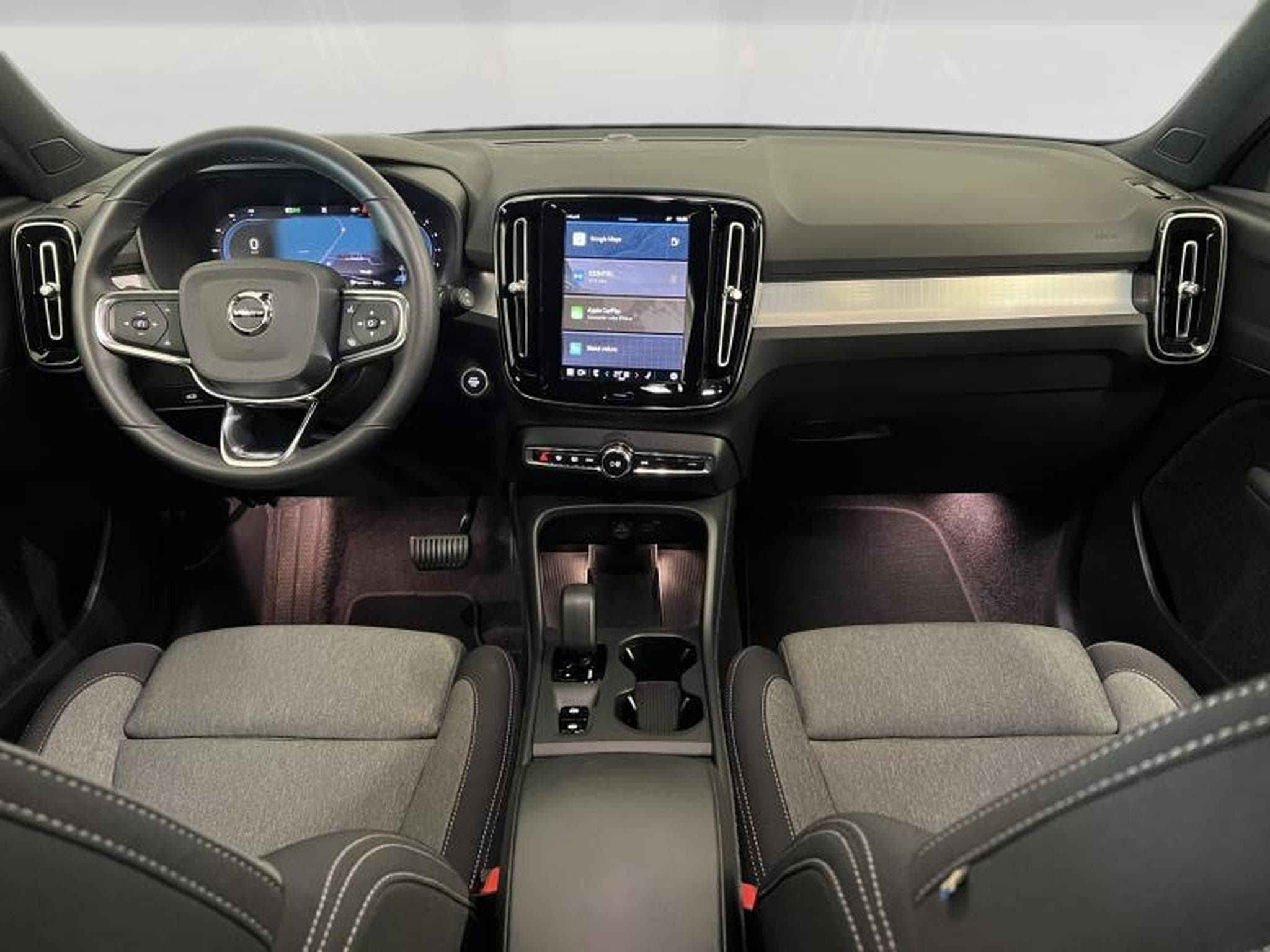 Volvo XC40 Core (2024) - Photo 7