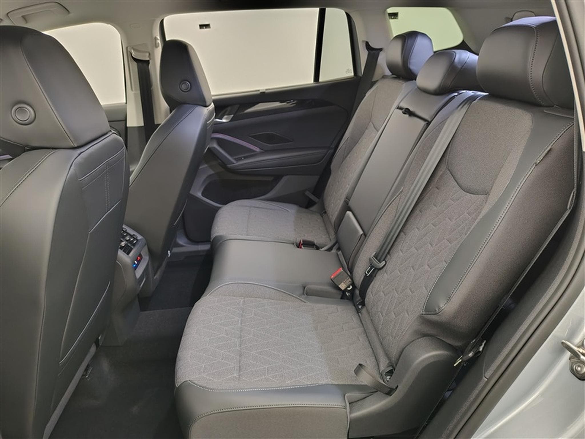 VW Tayron 1.5 e-TSi 150cv DSG 30Years 7pl. CARPLAY / FULL LED (2026) - Foto 13